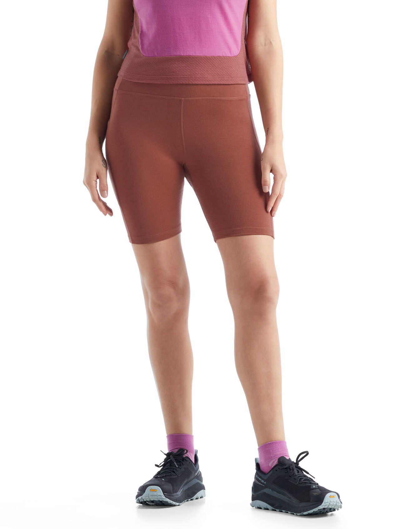 Merino Fastray High Rise Shorts  Damen Eine funktionelle, passgenaue Tights für aktive Performance auf oder abseits der Trails, die Fastray High Rise Shorts überzeugt durch eine stretchige Merinomischung und einen komfortablen hohen Bund. 