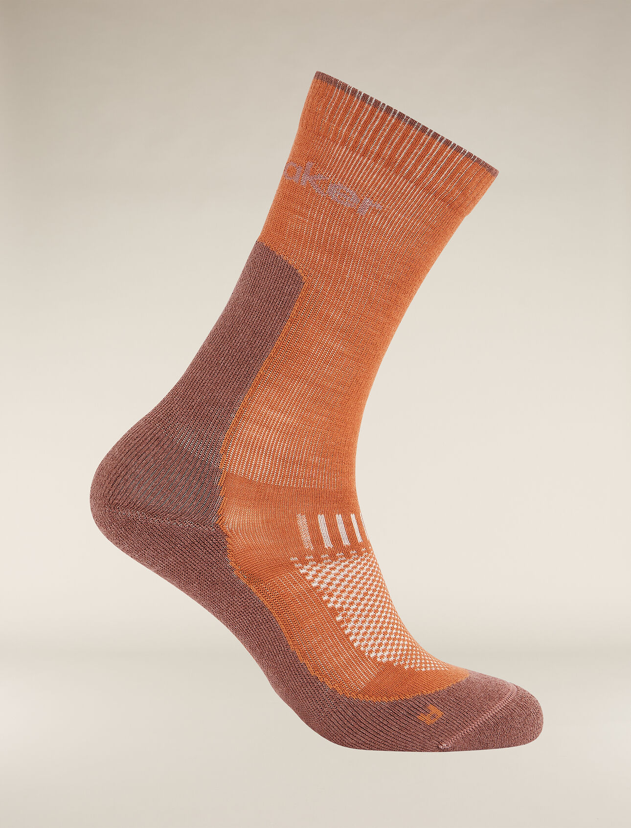 Calzini leggeri in lana merino Light Hike+ Donna Le Calze Hike+ Light Crew presentano un design anatomico sagomato, leggermente imbottito e incredibilmente versatile che garantisce massimo comfort e prestazioni per tutte le tue escursioni sui sentieri.