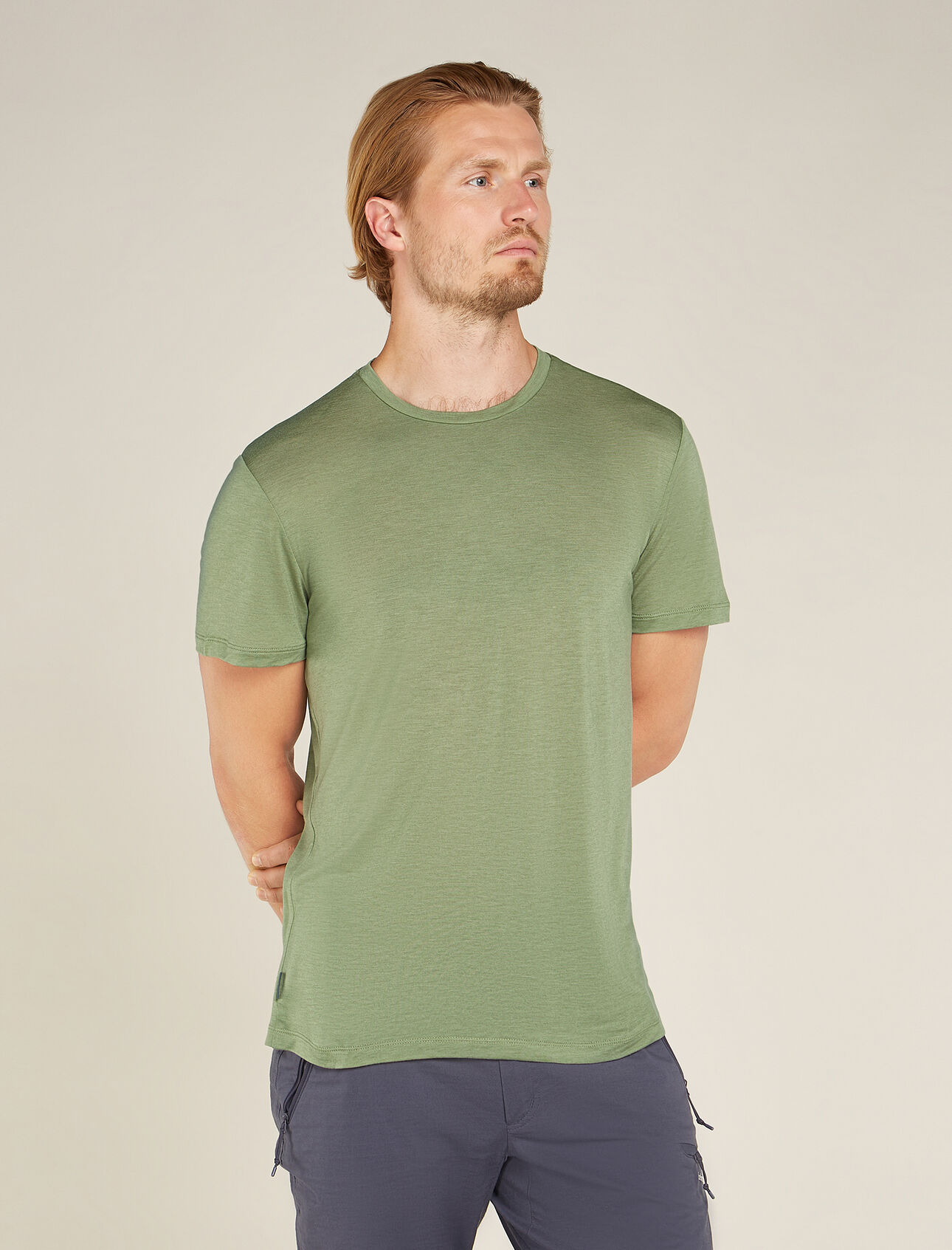 T-shirt in misto di lana merino Core Uomo Capo dalle linee semplici e classiche, in un misto sostenibile di TENCEL™ e naturale lana merino, la Maglietta a maniche corte in lana merino Core offre prestazioni ottimali di traspirabilità , comfort e resistenza agli odori per le avventure quotidiane. 