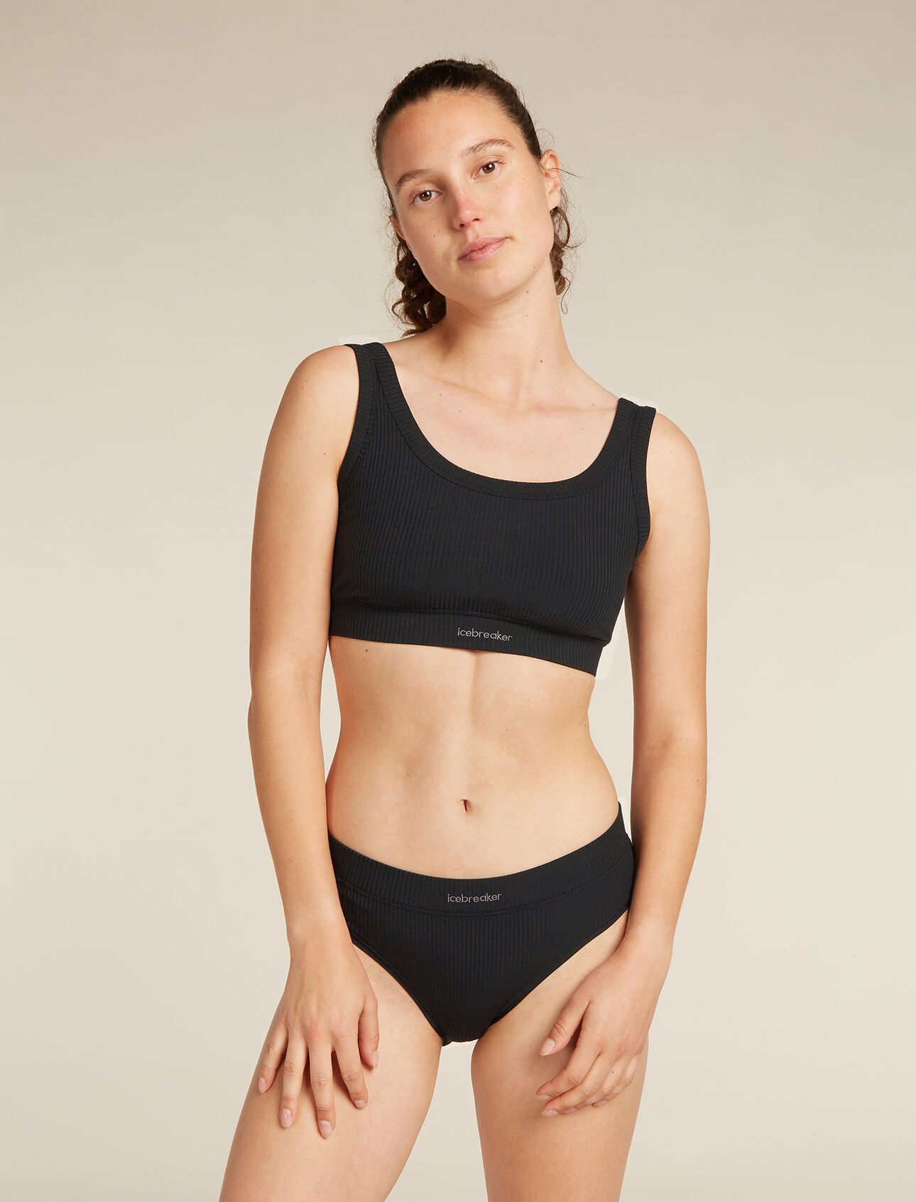 Womens Merino Blend Rib Lotus Hipster Midweight underwear with a full coverage design and a soft, textured stretchy rib fabric, the Merino Blend Rib Lotus Hipster provides total comfort for outdoor adventures and daily travels. 
