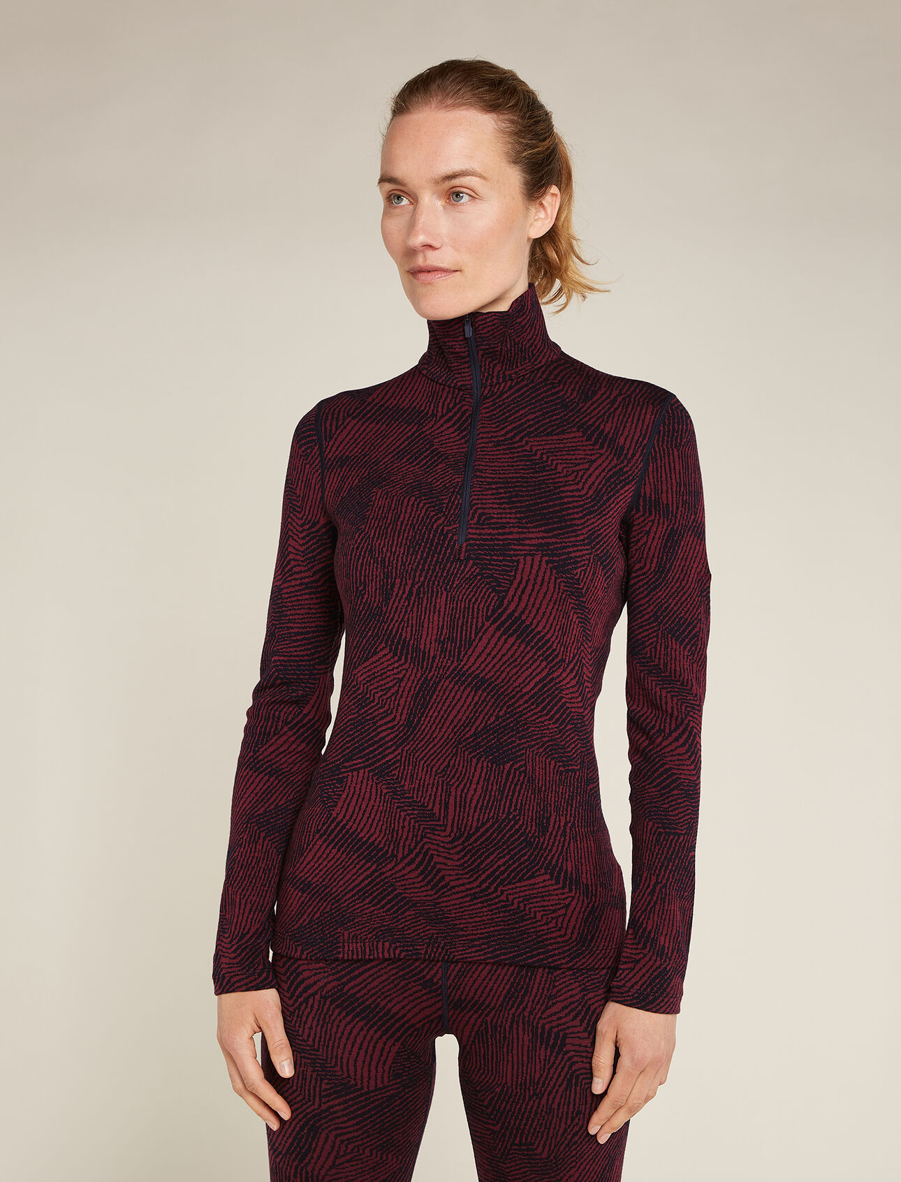 Womens Merino 260 Vertex Long Sleeve Half Zip Thermal Top Frozen Forms An incredibly warm merino wool base layer with a unique jacquard pattern, the Merino 260 Vertex Long Sleeve Crewe Frozen Forms is a go-to piece for winter layering—ideal for skiing, snowshoeing and other cold-weather pursuits. The textural pattern references the forming of ice as winter temperatures start to drop. 