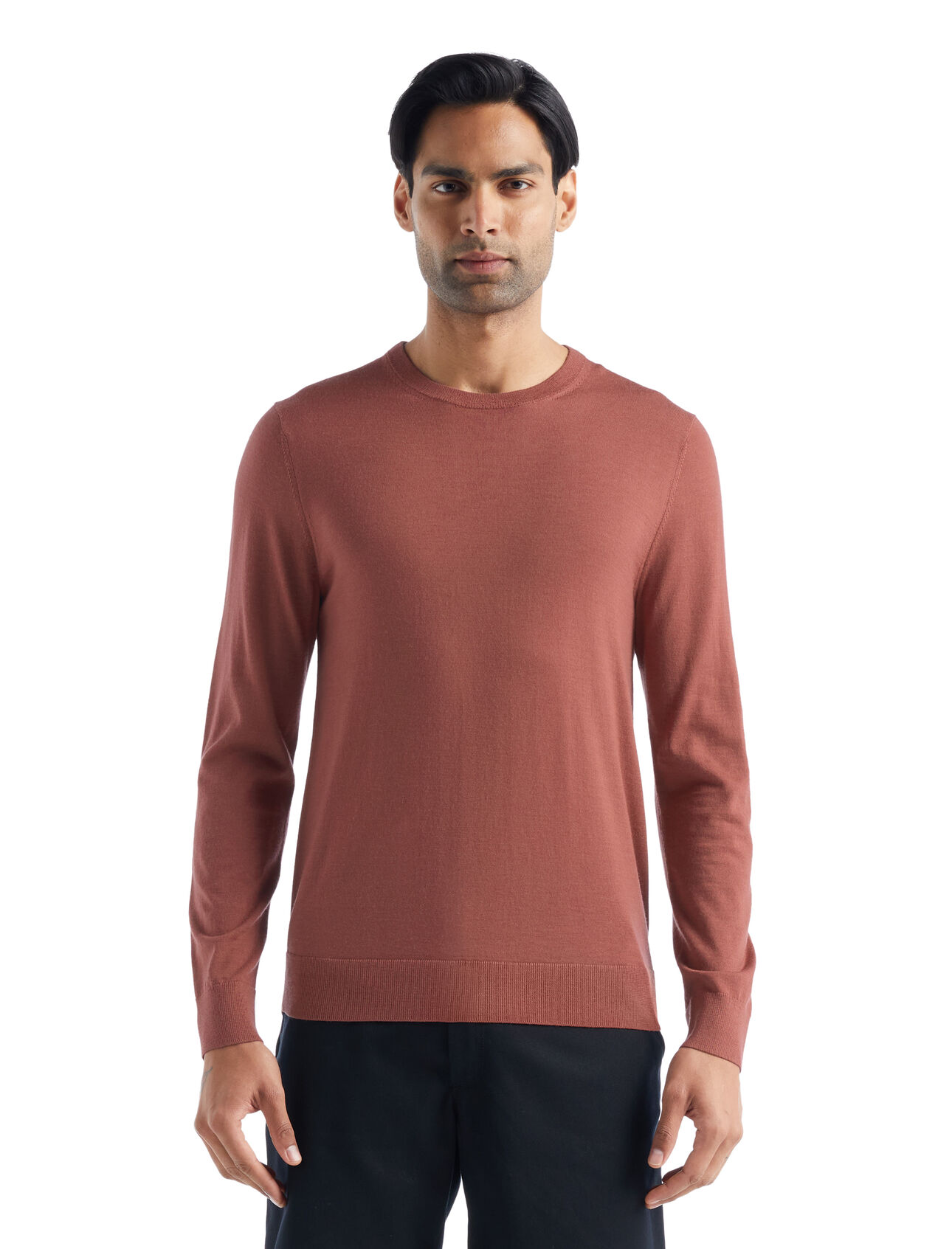 Maglione in Lana merino Wilcox Uomo Maglione classico realizzato in lana merino a maglia ultra-sottile per una morbidezza insuperabile, il maglione a manica lunga Wilcox è perfetto per quei giorni in cui vuoi uno strato extra ma leggero.