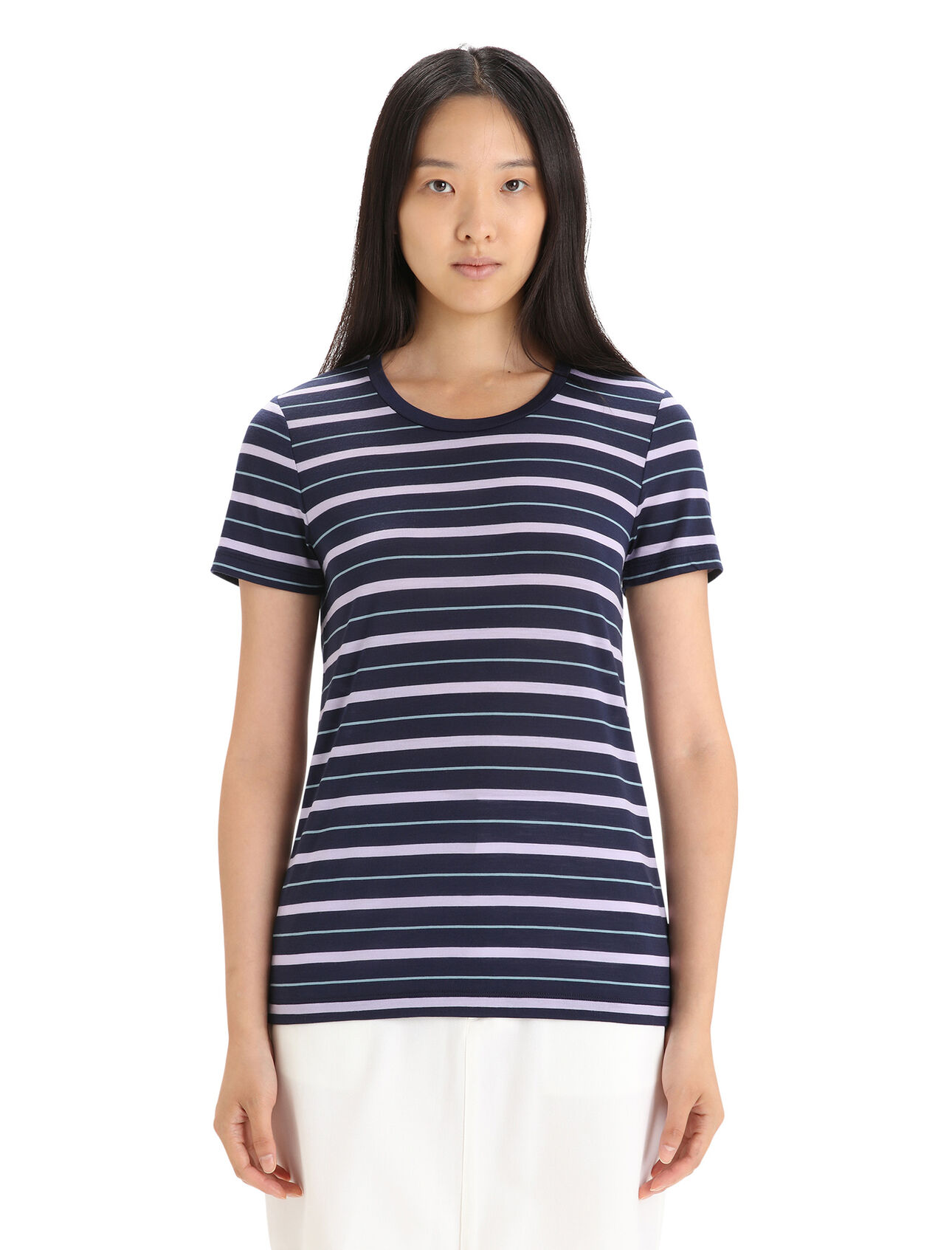 Dam Wave kortärmad t-shirt i merino med ränder Wave kortärmad t-shirt med ränder är en lättviktig tröja i merinoblandning med en klassisk design, som är perfekt för varmt väder. Den är tillverkad i vårt ventilerande och helt naturliga Cool-Lite™-jerseytyg.
