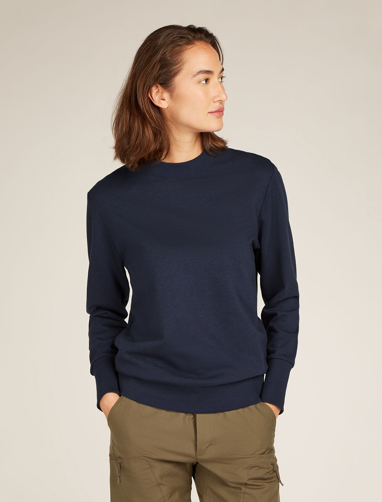 Womens Merino Blend Central II Long Sleeve Sweatshirt A versatile, everyday pullover that goes anywhere in comfort, the Central II Long Sleeve Sweatshirt features a sustainable blend of natural merino wool and soft organically grown cotton.