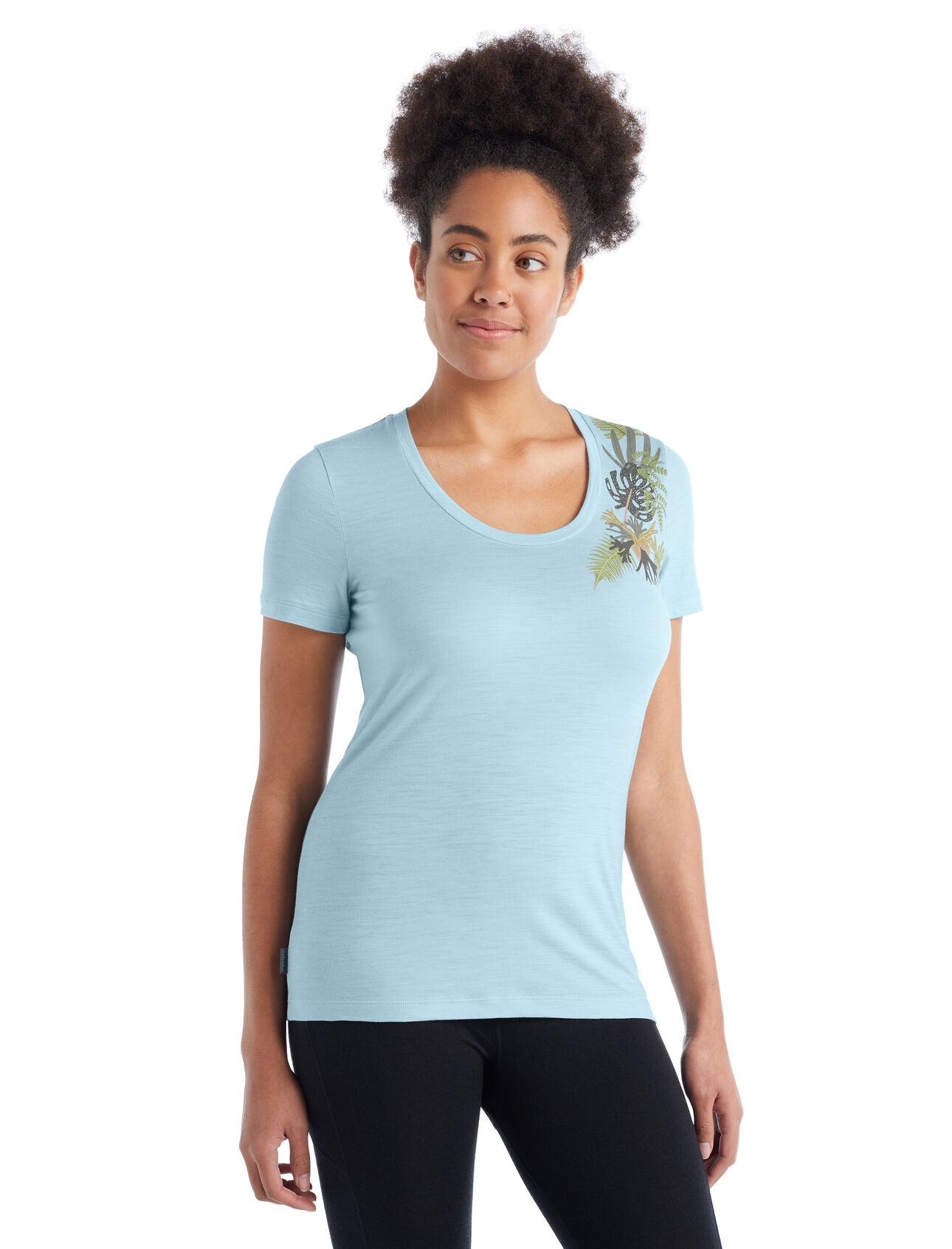 T-shirt in lana merino Tech Lite II Fabulous Ferns Donna Maglietta a maniche corte a scollo rotondo Tech Lite II Fabulous Ferns, versatile maglietta tecnica in 100% lana merino per una prestazione completamente naturale, offre comfort, traspirabilità e resistenza agli odori per qualunque avventura tu abbia in programma. La stampa riproduce una collezione di piante. 