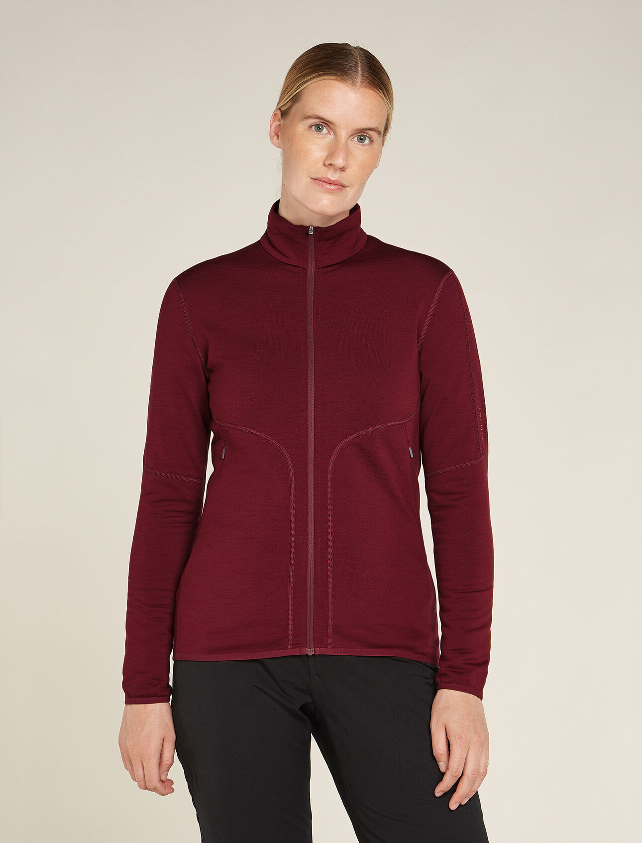 Womens Merino 560 Realfleece™ Elemental Long Sleeve Zip A heavyweight mid layer fleece ideal for cold-weather training, stormy resort skiing or winter alpine climbing, the Merino 560 Realfleece™ Elemental Long Sleeve Zip features 100% pure merino wool to naturally insulate, breathe and regulate your temperature.