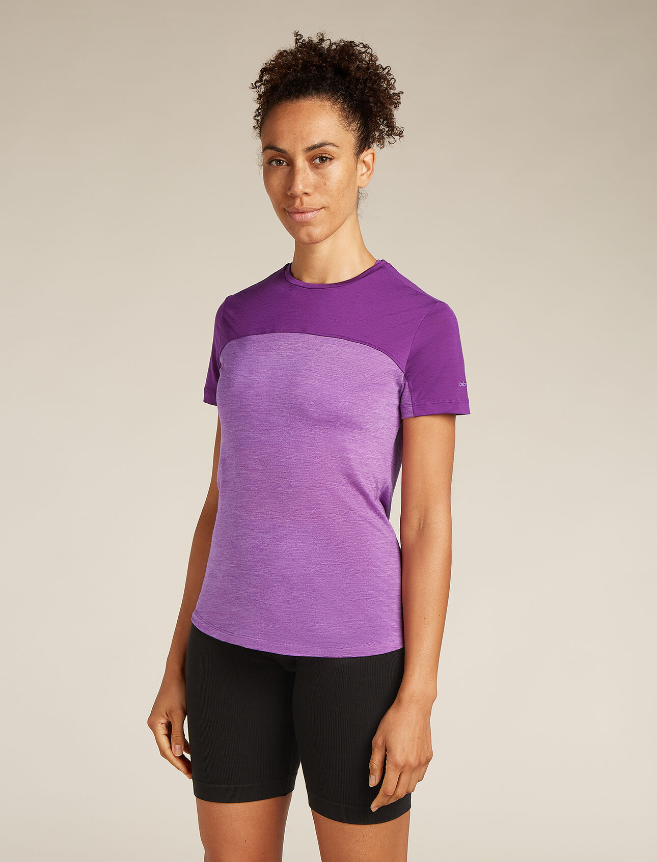 Womens Merino Blend 125 Cool-Lite™ Sphere Short Sleeve T-Shirt Colour Block Soft, comfortable and versatile for a wide variety of active pursuits, the Merino 125 Cool-Lite™ Sphere III Short Sleeve Tee Colour Block features our lightweight Cool-Lite™ merino jersey. The two-tone colour blocking provides a more active look and feel.