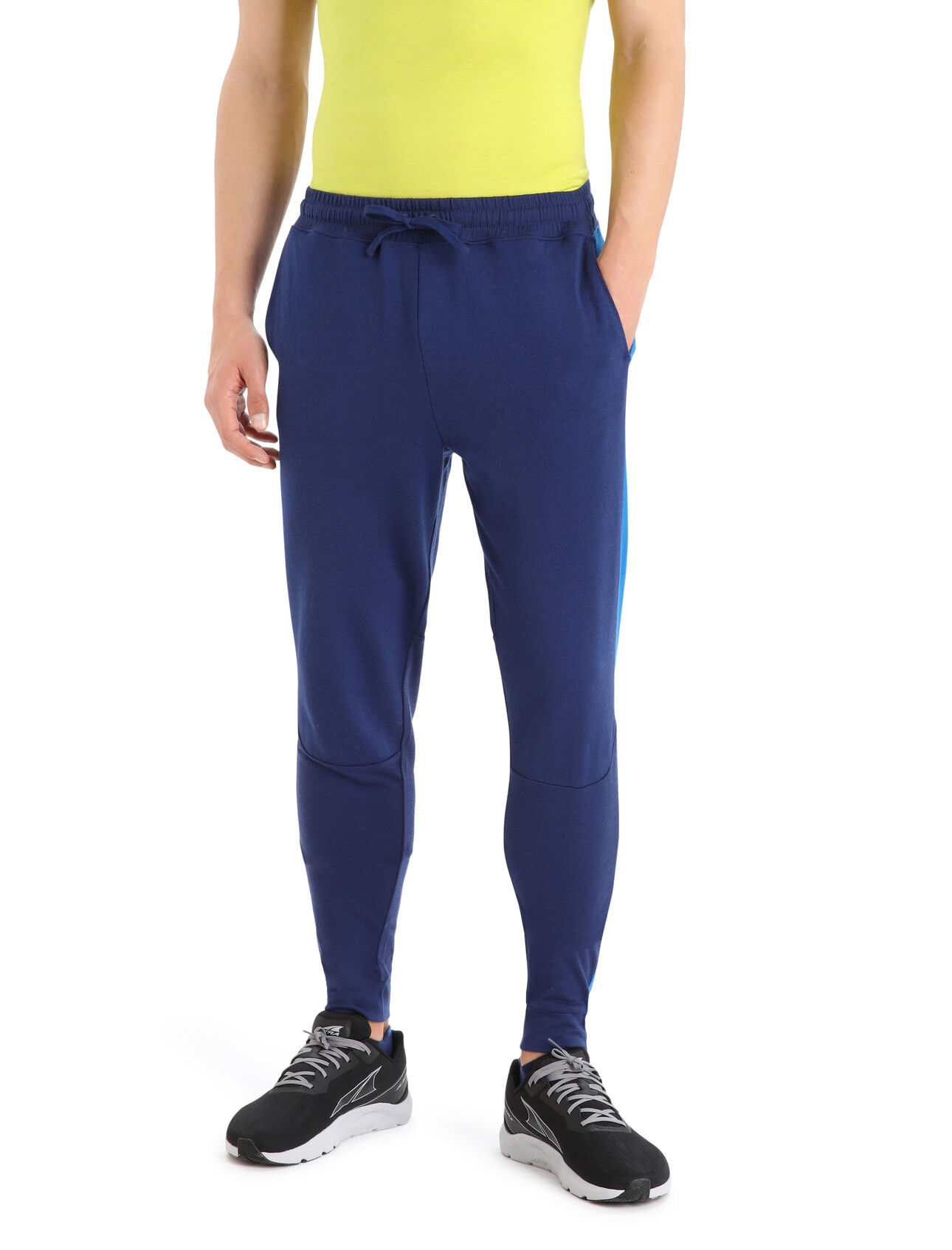 para hombre Pantalón deportivo ZoneKnit™ Merino Un pantalón deportivo altamente transpirable diseñado para días fríos y de actividad aeróbica al aire libre, el ZoneKnit™ Jogger combina un tejido de rizo de lana merino y paneles de malla merino con tecnología que cartografía tu cuerpo para regular mejor la temperatura.