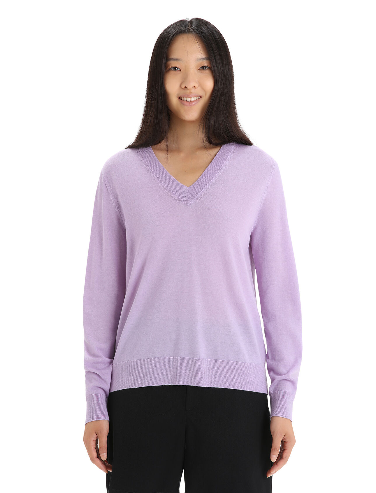 Sweater manches longues mérinos Wilcox Femme Haut classique composé de laine mérinos à jauge ultra-fine pour une douceur incomparable au quotidien, le sweater manches longues col en V Wilcox est idéal pour les journées où vous avez besoin d’une couche légère supplémentaire.