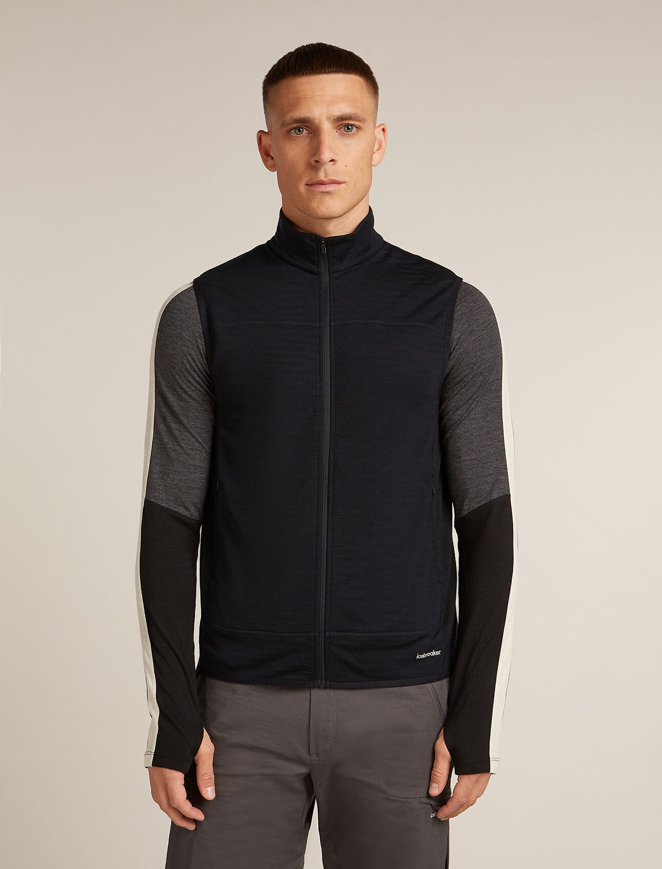 Merinomix 300 RealFleece™ Descender Weste Herren Die Merino Blend 300 RealFleece™ Descender Vest eignet sich ideal für Performance-Aktivitäten wie Laufen und Wandern bei kalten Wetterbedingungen und verfügt über unsere innovative RealFleece™-Mischung aus Merinowolle und TENCEL™-Lyocell.