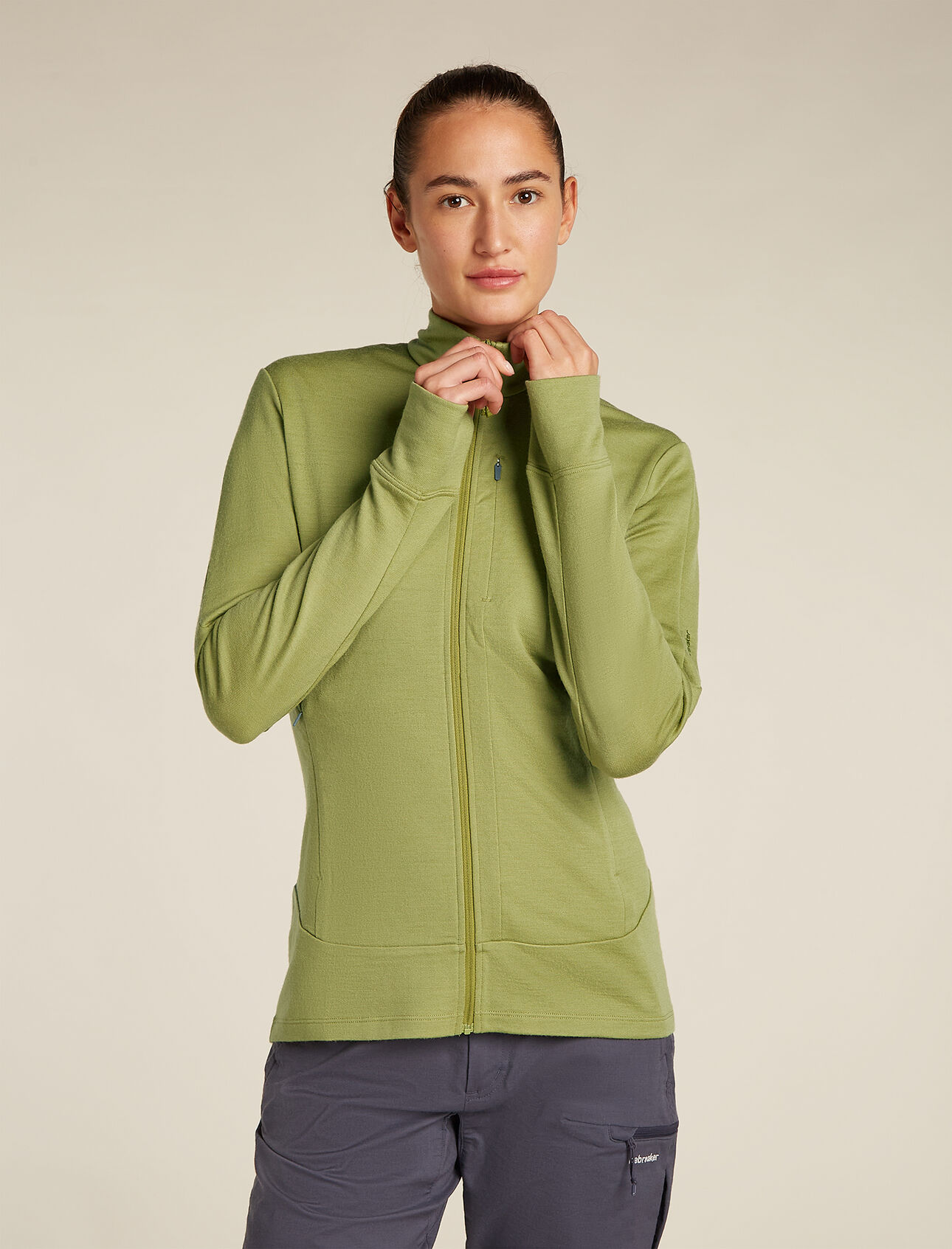 Womens Merino 260 Quantum Long Sleeve Zip Jacket A slim-fit mid layer that’s ideal for technical mountain adventures like hiking, skiing and climbing, the Merino 260 Quantum Long Sleeve Zip naturally resists odours and helps regulate your body temperature thanks to its 100% merino wool fabric.