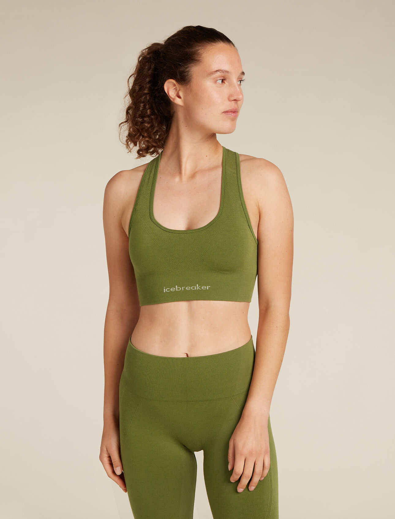 Womens Merino Blend 260 ZoneKnit™ Seamless Bra A stretchy racerback bra with a completely seamless design and medium support, the Merino 260 Zoneknit™ Seamless Bra also features strategically zoned panels of merino mesh for active ventilation.