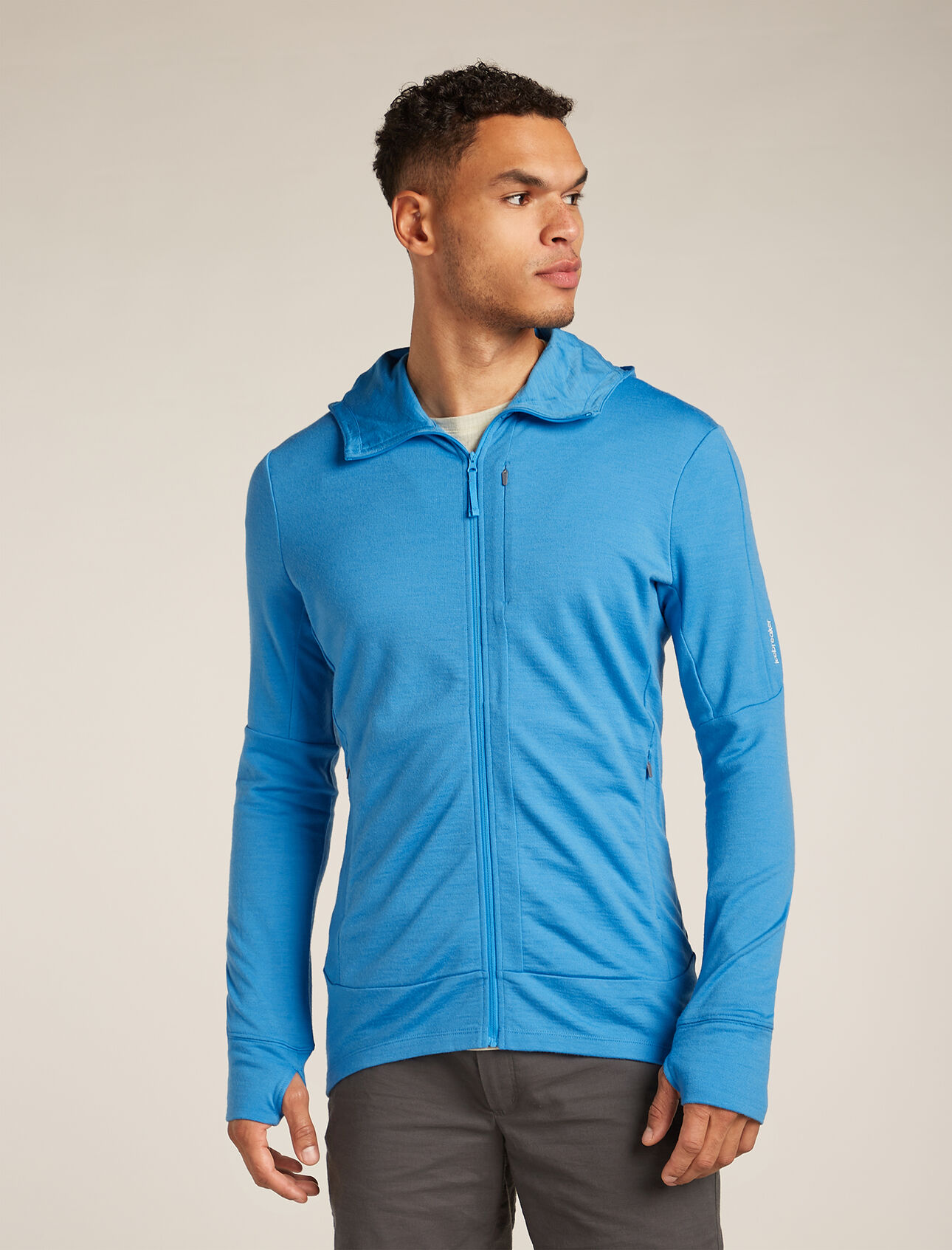 Mens Merino 260 Quantum Long Sleeve Zip Hoodie A slim-fit mid layer that’s ideal for technical mountain adventures like hiking, skiing and climbing, the Merino 260 Quantum Long Sleeve Zip Hoodie naturally resists odours and helps regulate your body temperature thanks to its 100% merino wool fabric.