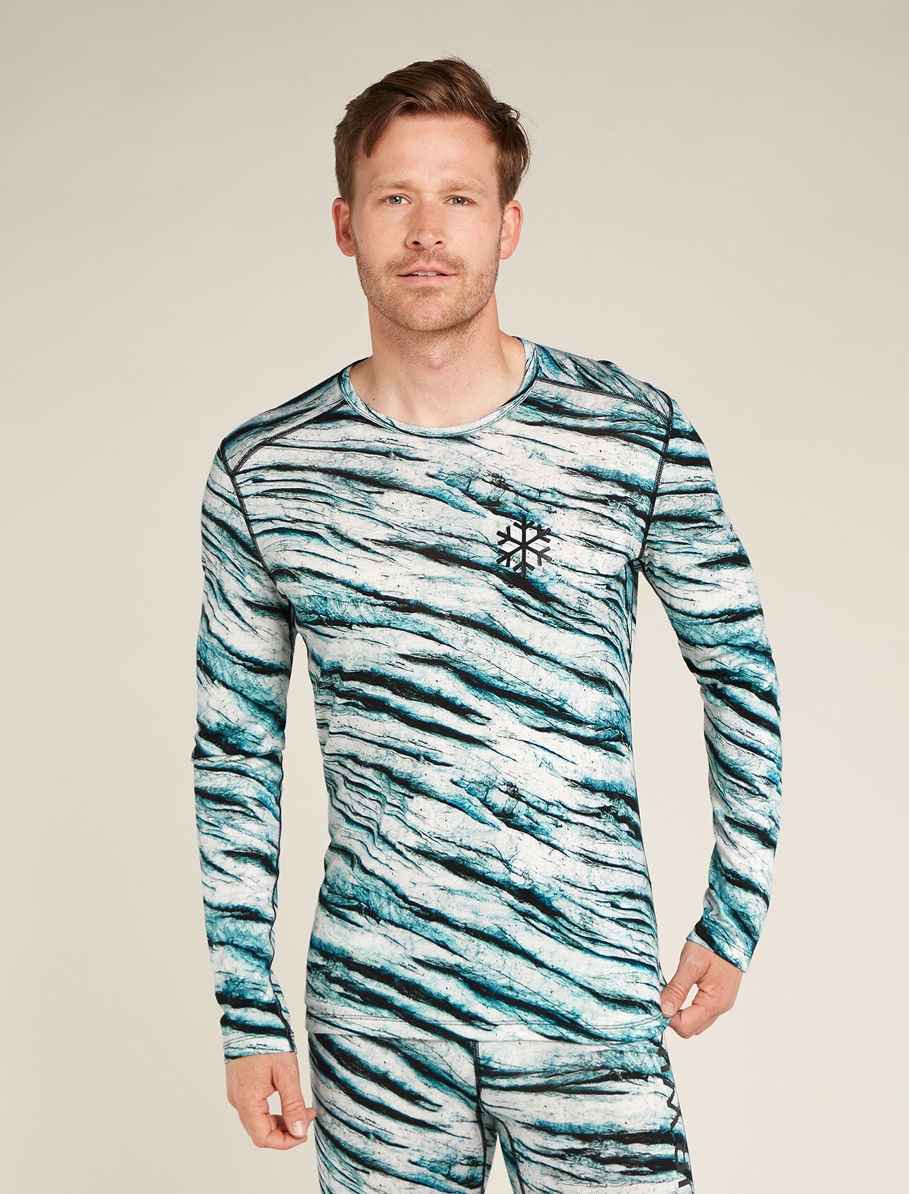 Mens Merino 200 Oasis Long Sleeve Crewe Thermal Top Protect Our Winters AOP The benchmark against which all others are judged, the Merino 200 Oasis Long Sleeve Crewe Protect Our Winters AOP features our most versatile merino wool jersey fabric for year-round layering performance across any activity. Part of our collab capsule with Protect Our Winters, this tee features an all-over print inspired by the beauty and fragility of the world's glaciers in the face of climate change.