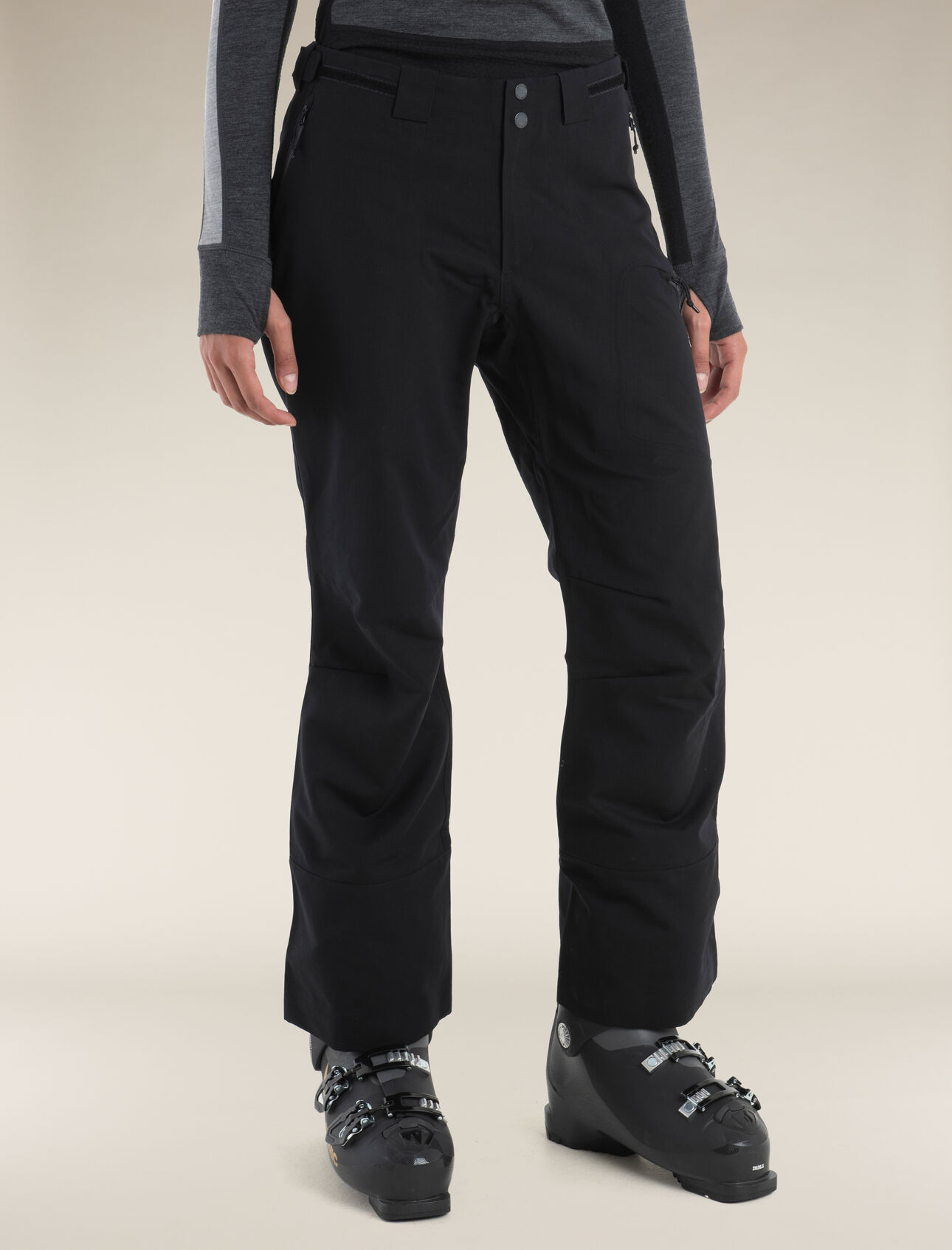 Pantalon mérinos Shell+™ Peak Femme Membrane technique innovante composée de laine 100 % mérinos, le pantalon Shell+™ Peak offre une protection optimale et une liberté de mouvement accrue pour toutes vos aventures hivernales dans la neige. 