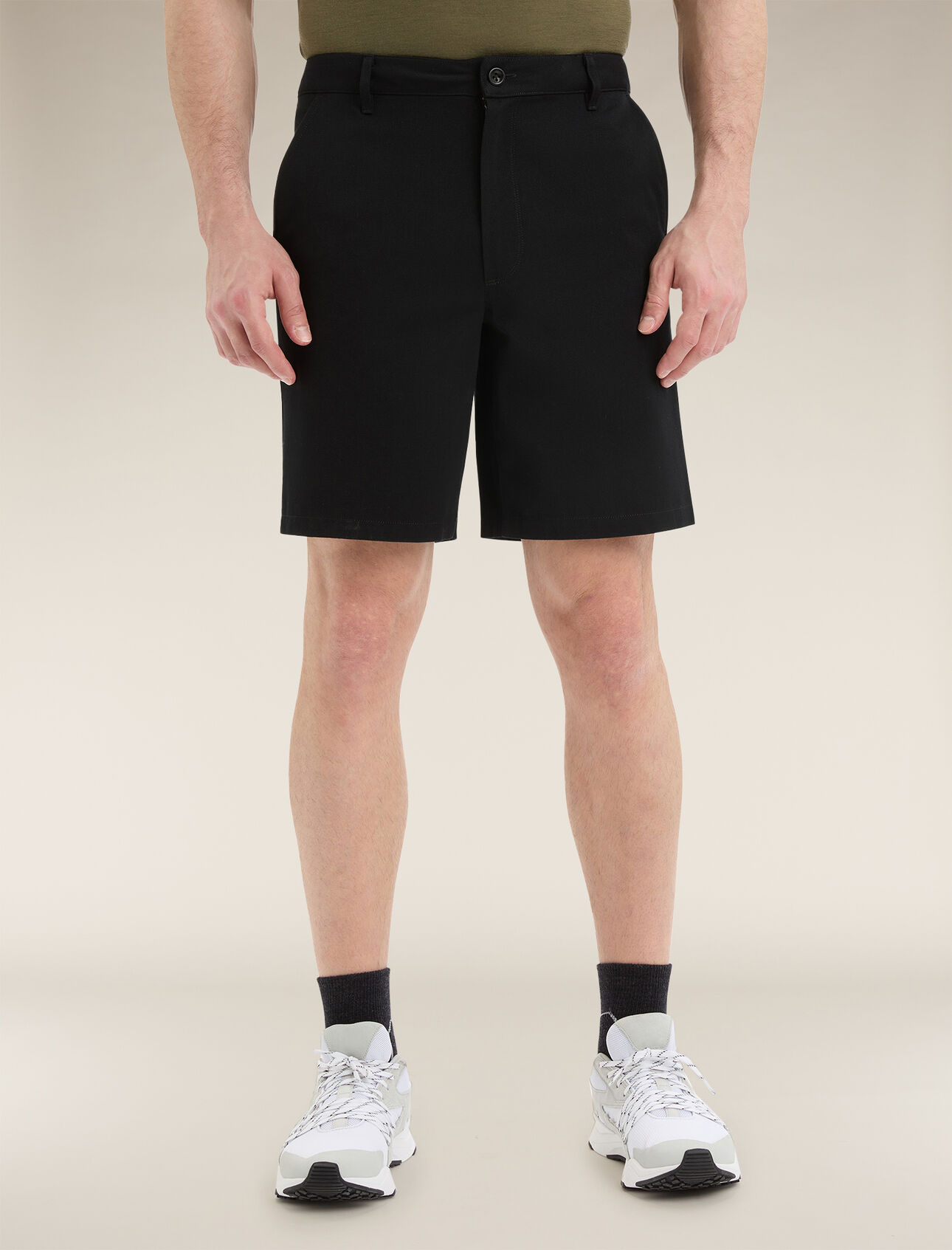 Short mérinos Berlin Homme Bas classique et polyvalent dans une matière chino, le short Berlin est composé d’un mélange unique et durable de laine mérinos et de coton biologique naturels.