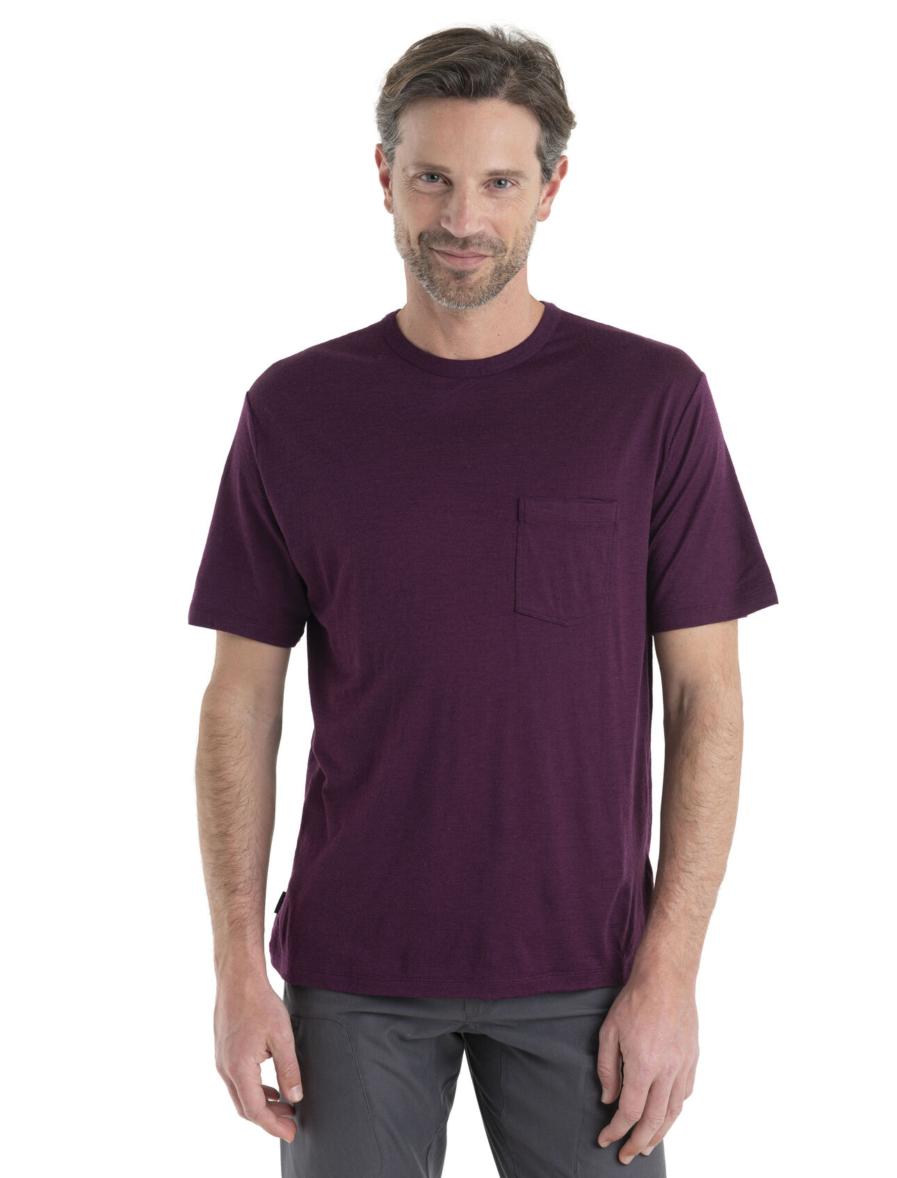 Herr Granary kortärmad t-shirt i merino med ficka Granary kortärmad t-shirt med ficka är en klassisk tröja med en avslappnad passform och mjuk, ventilerande 100% merinoull. Det är ett självklart plagg för vardaglig komfort och stil. 