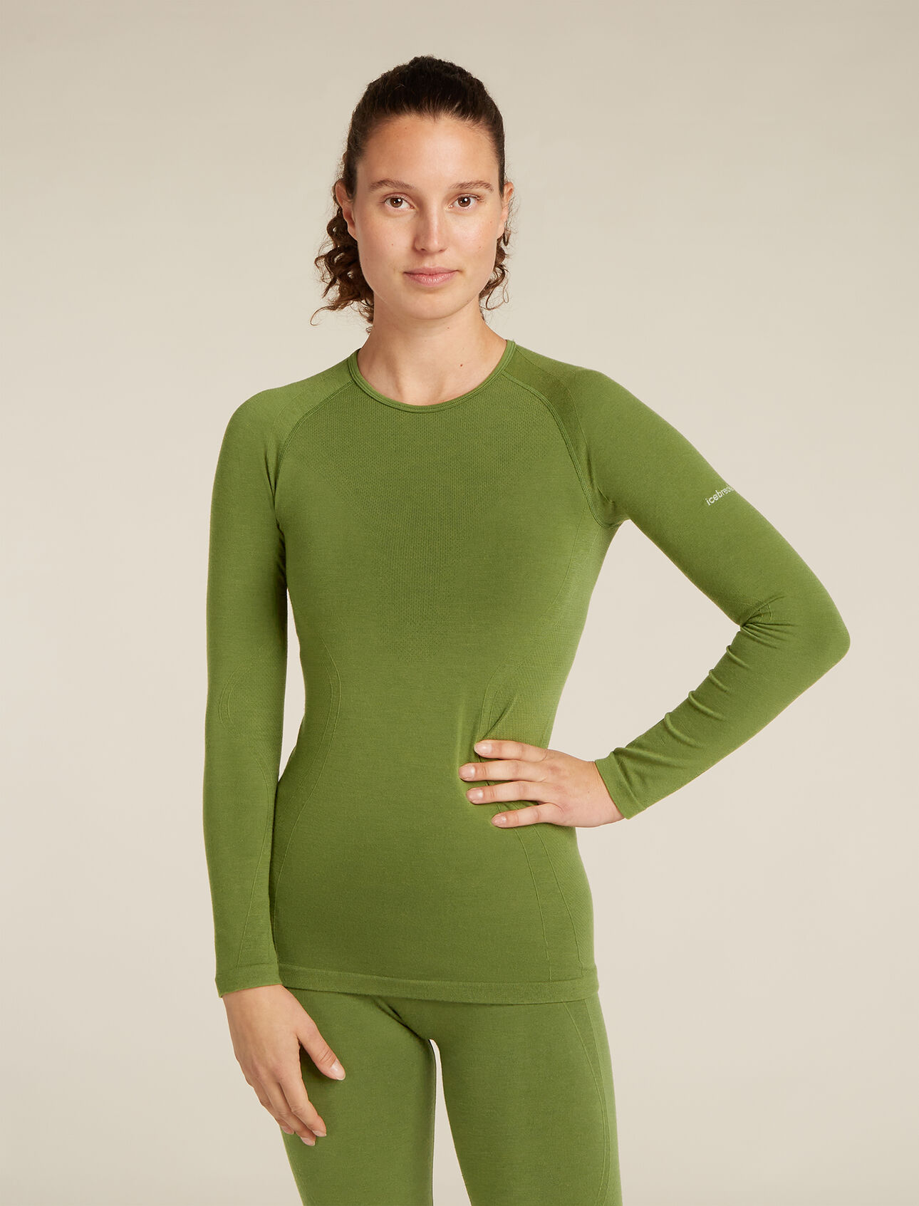 Womens Merino Blend 260 ZoneKnit™ Seamless Long Sleeve Crewe Thermal Top A stretchy active merino-blend top with a versatile, performance-focused fit and a seamless construction, the Merino Blend 260 ZoneKnit™ Seamless Long Sleeve Crewe features strategically placed mesh panels for ample ventilation during high-intensity pursuits.