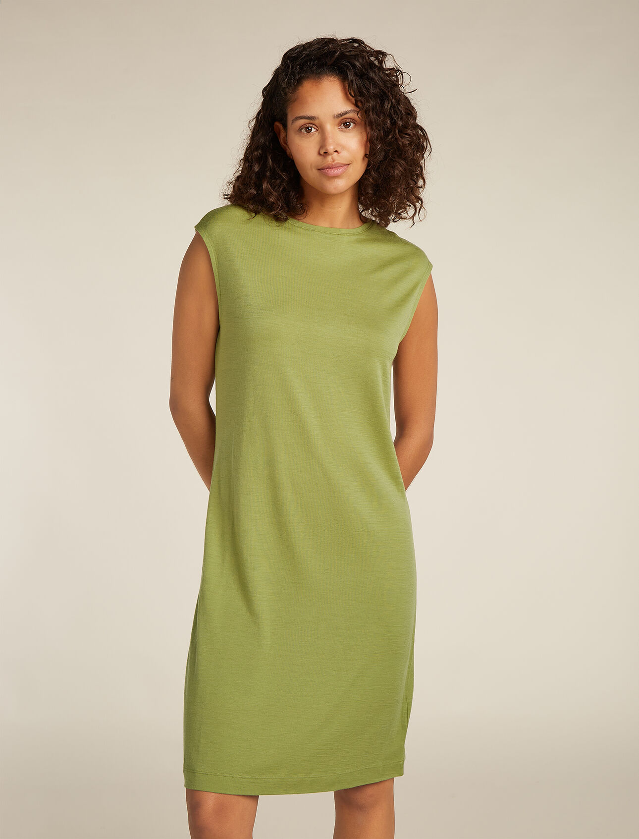 Womens Merino Granary Sleeveless Dress An easy-wearing dress that pairs soft, versatile style with the natural benefits of 100% merino wool, the Granary Sleeveless Dress is up for any occasion.