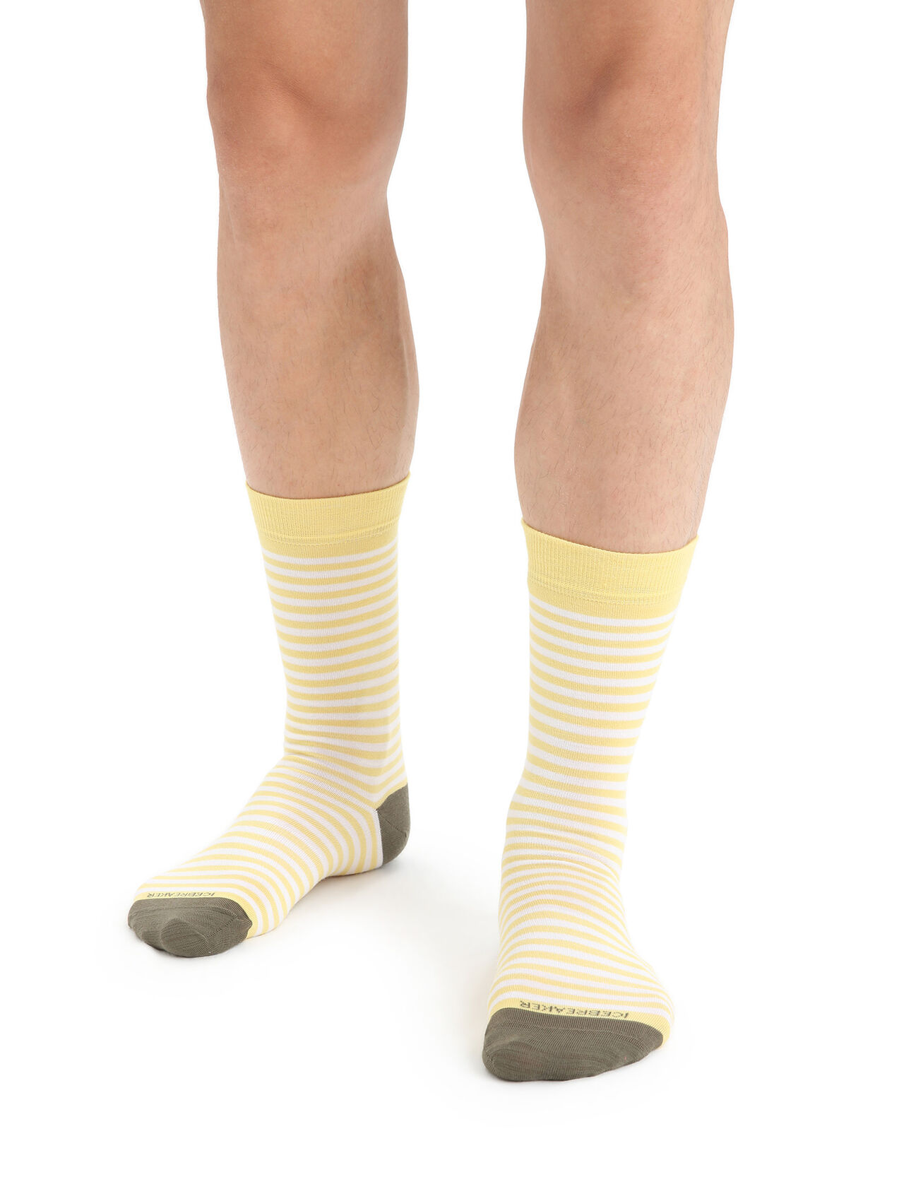 Mens Merino Lifestyle Fine Gauge Crew Stripe Socks Lightweight casual socks perfect for everyday use, the Lifestyle Fine Gauge Crew Stripe combines premium merino wool comfort with a durable construction.