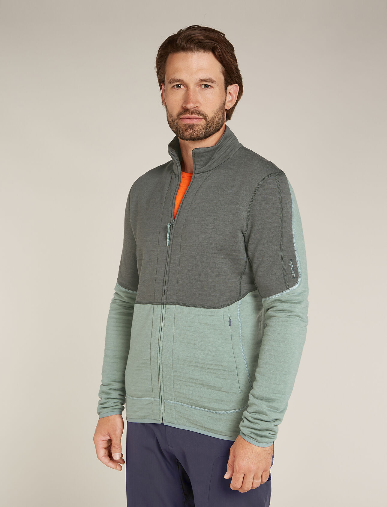 Mens Merino 400 RealFleece™ Descender Long Sleeve Zip Expanding our Descender series, this heavier weight mid layer is made for colder days and lower intensity activities. The colour block design makes it a versatile everyday piece.