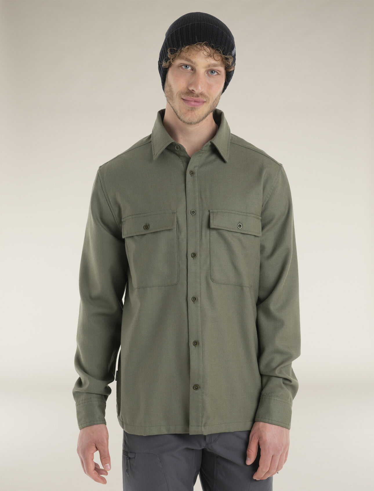 Mens Merino 200 Dawnder Long Sleeve Flannel Shirt A soft and warm winter flannel made with classic style and 100% Merino wool, the 200 Dawnder Long Sleeve Flannel Shirt is a cold-weather wardrobe essential. 