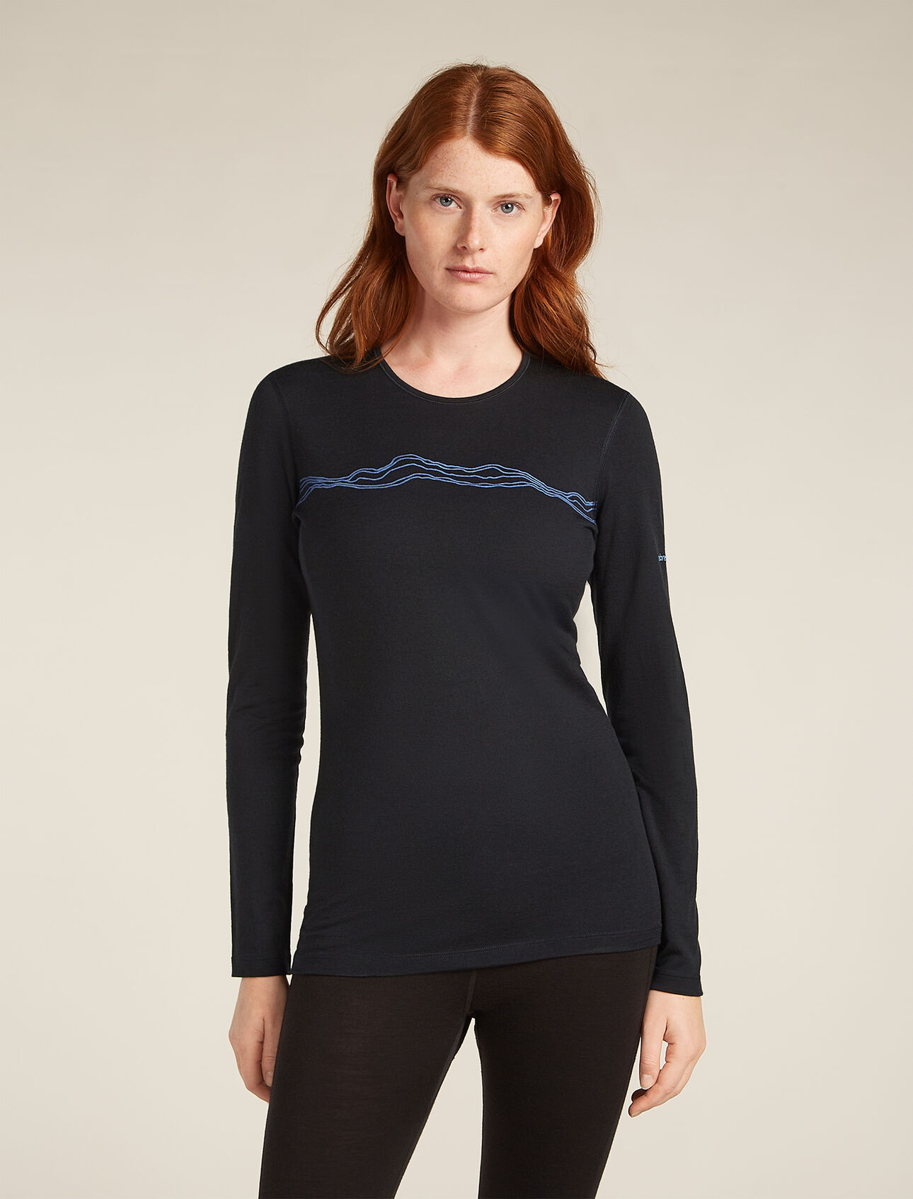 Dámské Termo tričko s dlouhým rukávem Merino 200 Oasis Crewe Mountain Pulse Nový standard, kterým se budou řídit všichni. Tričko Merino 200 Oasis Crewe Mountain Pulse s dlouhým rukávem je pohodlná základní vrstva – dokonalý základ pro vrstvení za chladného počasí. Grafická kresba tohoto trička představuje zjednodušený motiv horských obrysů. 