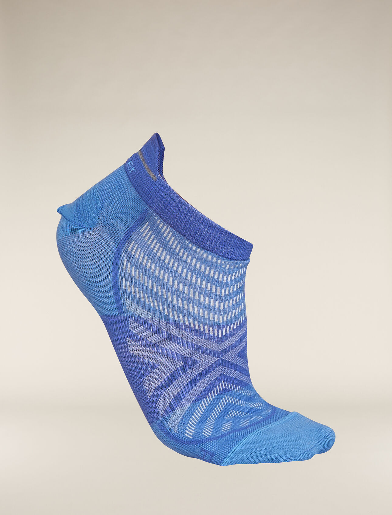 Mens Merino Blend Run+ Ultralight Micro Socks Thin, ultralight running socks made with a technical merino wool blend and no-show height, the Merino Run+ Ultralight Micro is perfect for runs of any length. A reflective stripe on the back helps keep you visible in low-light conditions.