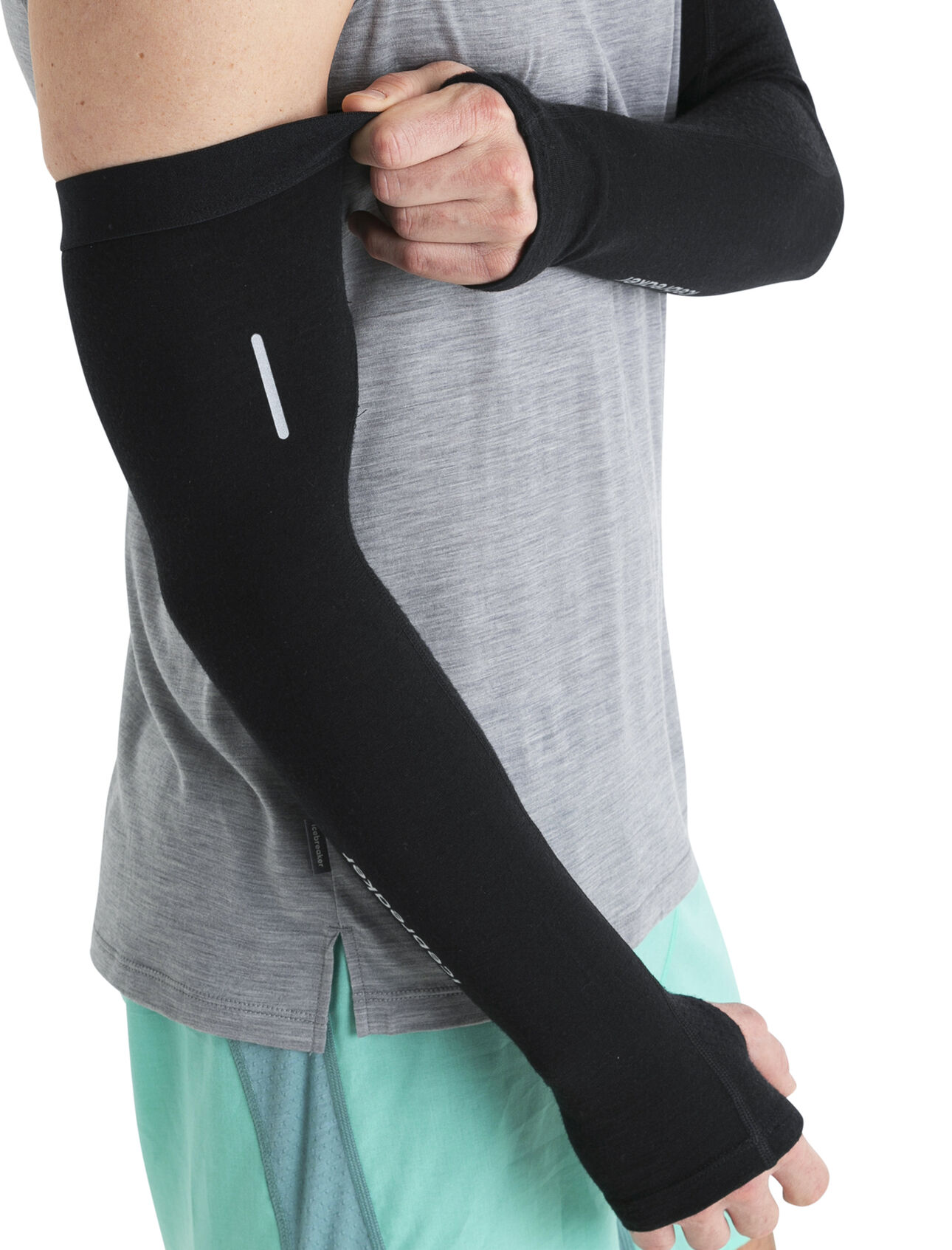 Unisex 200 ZoneKnit™ Merino Arm Sleeves Simple, stretchy and versatile arm sleeves ideal for breathable warmth and light compression on runs and other fast-paced pursuits, the Merino 200 ZoneKnit™ Arm Sleeves feature 100% merino wool jersey fabric with strategic mesh panels for ventilation.