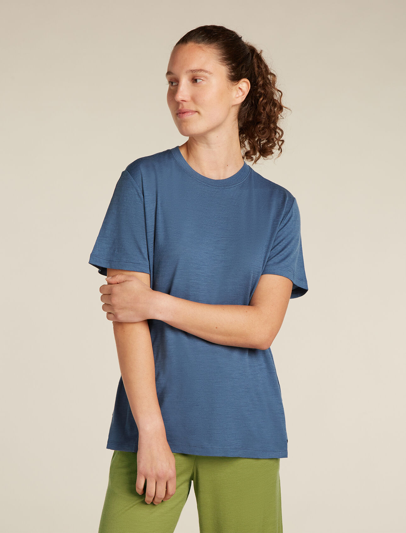 Womens Merino 150 Tech Lite Short Sleeve Relaxed T-Shirt Our most versatile tech tee that provides comfort, breathability and odour-resistance for four seasons worth of adventure, the Tech Lite III Short Sleeve Relaxed Tee features 100% merino for all-natural performance with a modern relaxed silhouette.