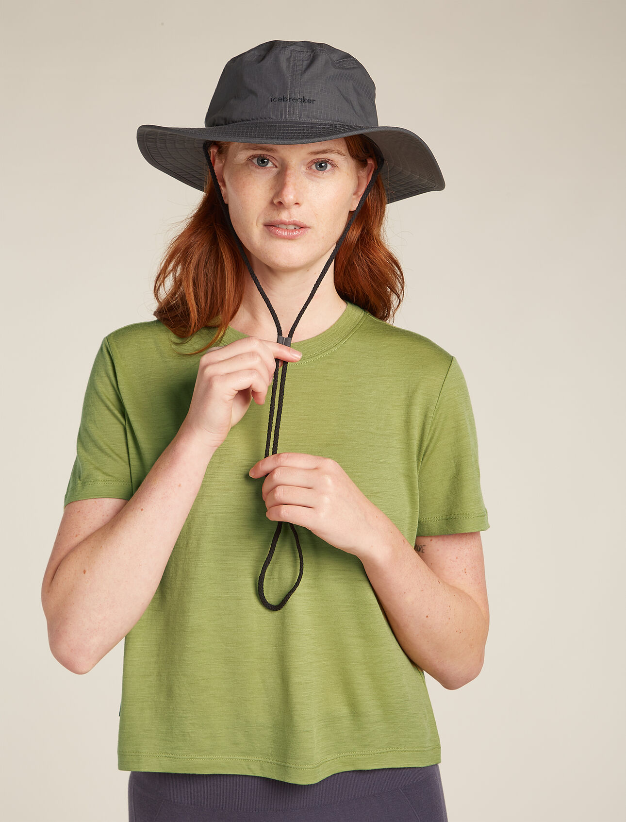 Shell+™ Cotton Windbreaker Hut mit breiter Krempe Unisex Featuring UPF 40+ sun protection, and icebreaker water repellent Shell+™ Cotton fabric, the Shell+™ Cotton Windbreaker Wide-Brim Hat is a comfortable and protective adventure hat.