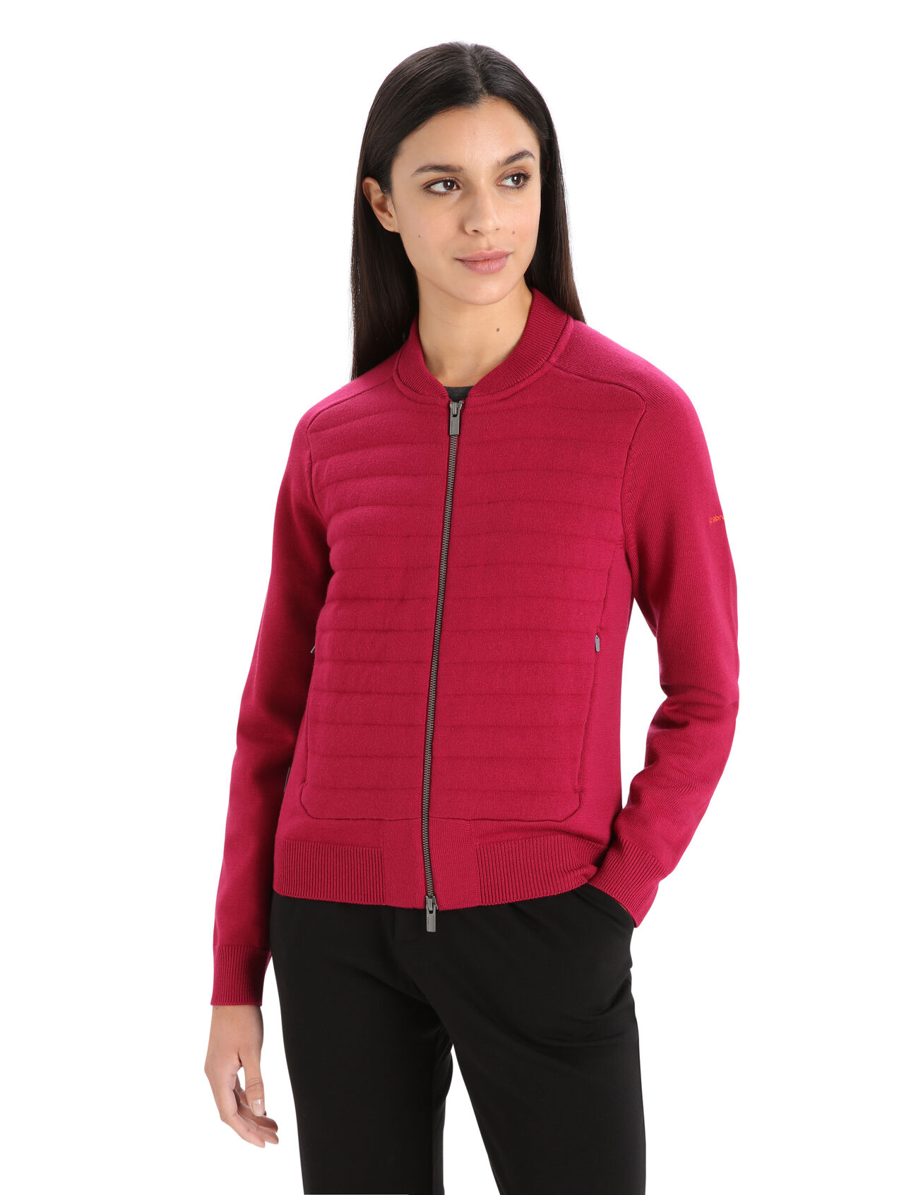 Bomber tricoté mérinos isolation ZoneKnit™ icebreaker City Label Femme Nouvelle interprétation du célèbre blouson d’aviateur qui tire parti des bienfaits de la laine mérinos, le bomber tricoté isolation ZoneKnit™ icebreaker City Label est un essentiel du dressing, à la fois moderne et confortable.