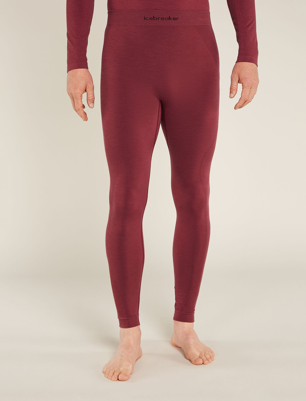 dla mężczyzn Rajstopy termiczne bez szwów z mieszanki wełny merino 260 ZoneKnit™ 27 Niezwykle wygodna warstwa podstawowa, która daje wrażenie drugiej skóry dzięki dopasowanej, bezszwowej konstrukcji i wysoce oddychającej tkaninie z mieszanki wełny merino. Rajstopy Merino Blend 260 ZoneKnit™ 27 3/4 mają siateczkowe panele rozmieszczone na ciele zapewniające dodatkową wentylację. 