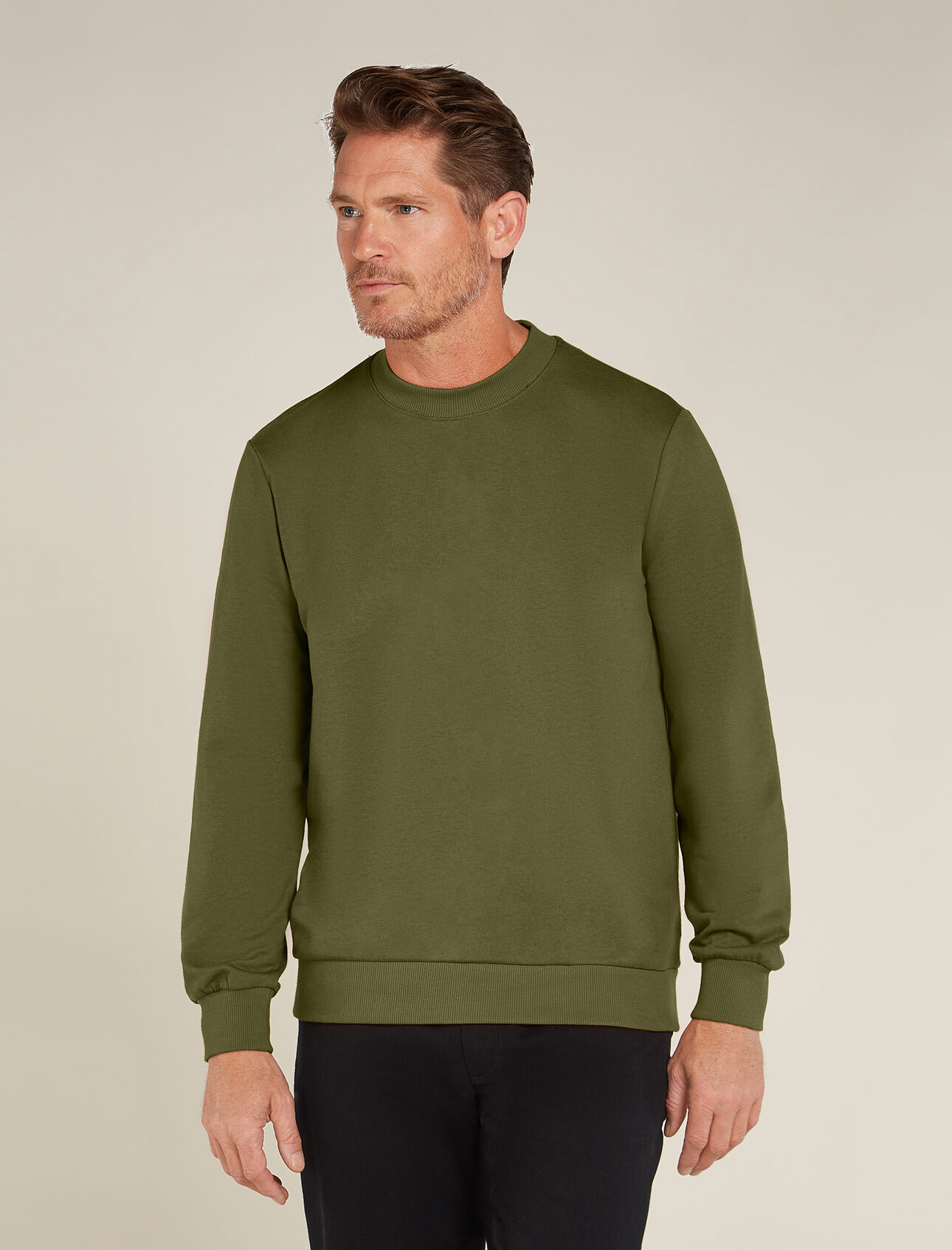 Mens Merino Central II Long Sleeve Sweatshirt A versatile, everyday pullover that goes anywhere in comfort, the Central II Long Sleeve Sweatshirt features a sustainable blend of natural merino wool and soft organic cotton.