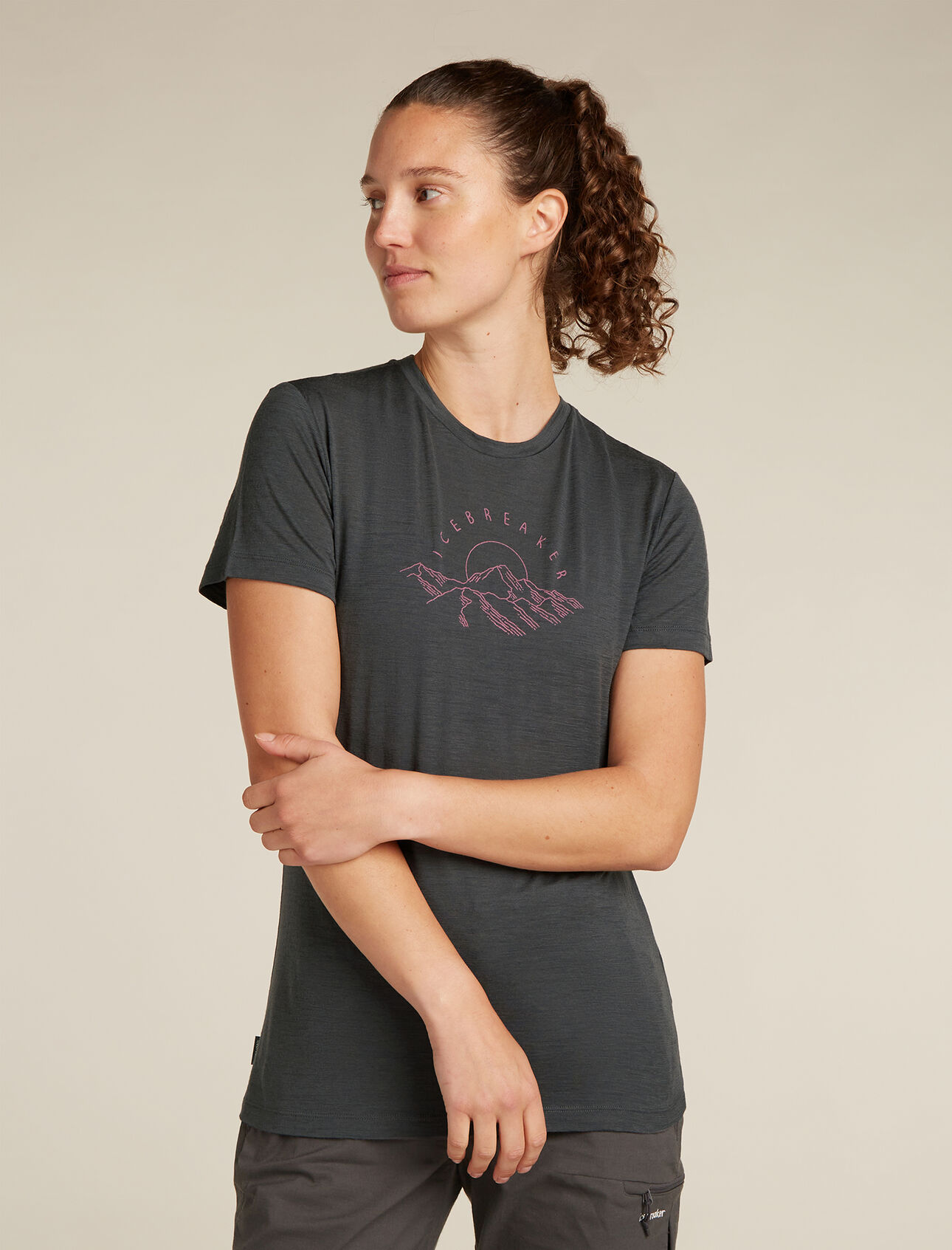Womens Merino 150 Tech Lite Short Sleeve T-Shirt Sunrise Summit Our most versatile tech tee that provides comfort, breathability and odour-resistance for four seasons worth of adventure, the Merino 150 Tech Lite Short Sleeve Tee Sunrise Summit features 100% merino wool fabric for all-natural performance. The original graphic artwork features a retro-inspired illustration of sunrise over a mountain peak. 