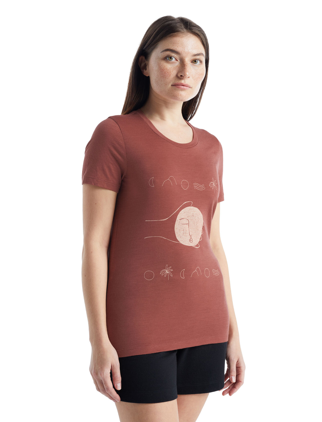 Dames Tech Lite II T-shirt Moon Sonnet met korte mouwen van merinowol  De Tech Lite II Moon Sonnet is ons veelzijdige technische T-shirt dat bij alle mogelijke avonturen comfortabel, ademend en geurbestendig blijft. Het T-shirt met korte mouwen is gemaakt van 100% merinowol voor compleet natuurlijke prestaties. Het originele kunstwerk door Araki Koman is geïnspireerd door de maancycli en hun effect op planten, getijden en mensen. 