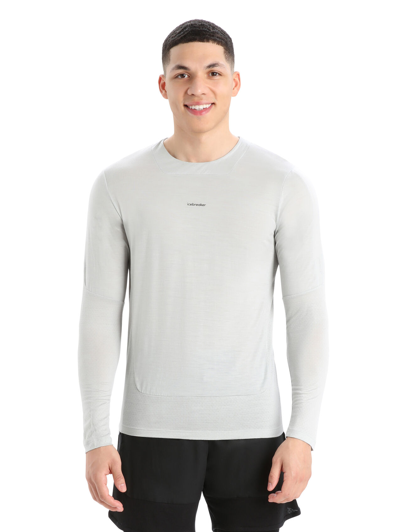 Haut à manches longues ZoneKnit™ en mérinos Hommes Notre modèle le plus respirant et léger conçu pour la course, le vélo et d’autres activités intenses, le haut à manches longues ZoneKnit™ combine notre jersey Cool-Lite™ et des panneaux de maille filet stratégiquement placés pour améliorer la circulation d’air.  