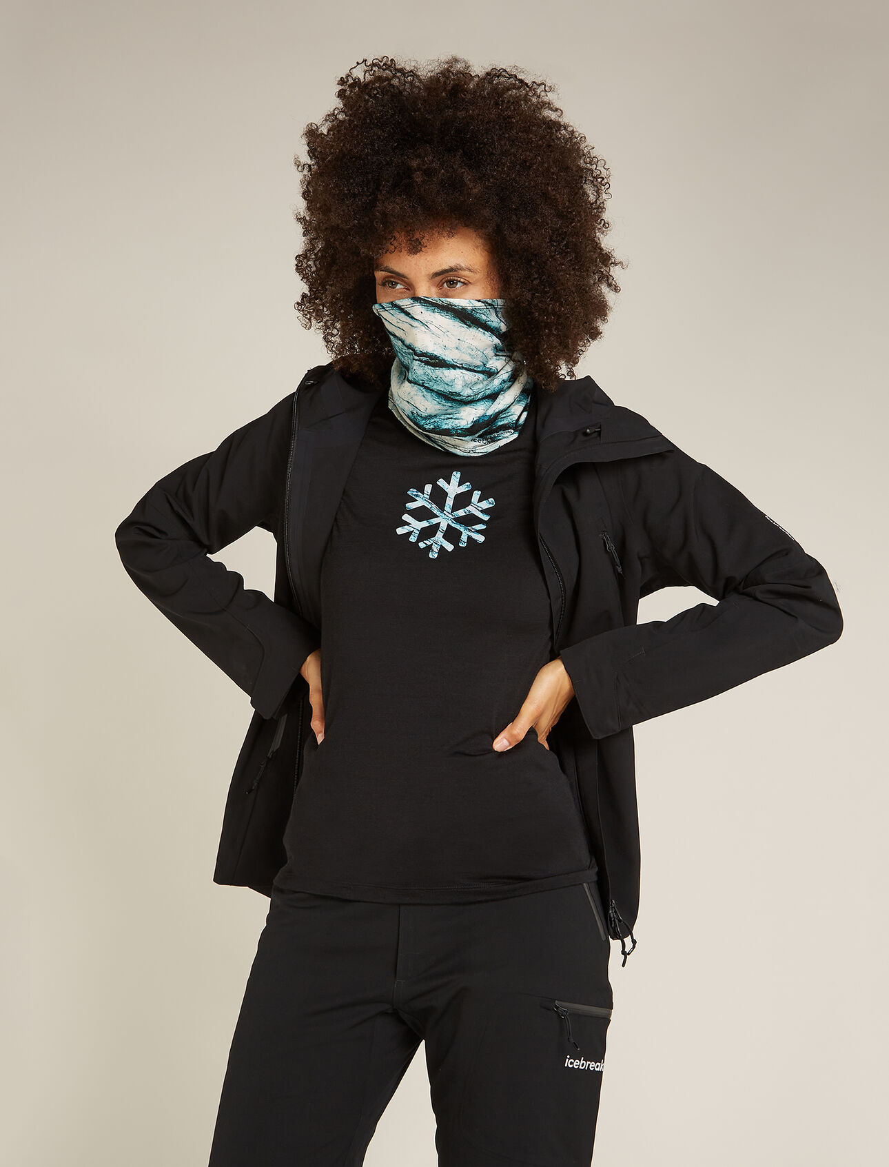 Unisex Merino 200 Flexi Chute Protect Our Winters A highly versatile, lightweight merino wool neck gaiter, the Merino 200 Flexi Chute Protect Our Winters AOP can also function as a beanie, headband, facemask or sunshade. Part of a collab capsule with Protect Our Winters, the chutes all-over print draws inspiration from the beauty and fragility of the world's glaciers in the face of climate change. 