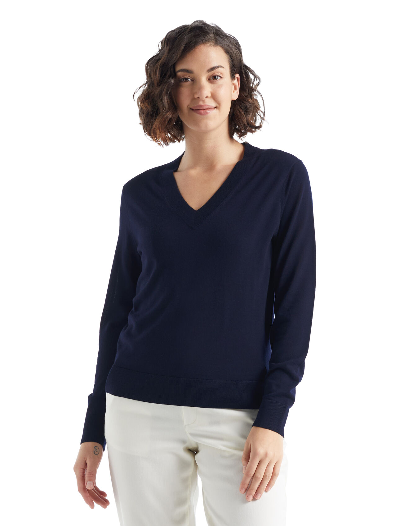 Womens Merino Wilcox Merino Long Sleeve Sweater  A classic everyday sweater made with ultra-fine gauge merino wool for unparalleled softness, the Wilcox Long Sleeve V Sweater is perfect for days when you need a light extra layer.