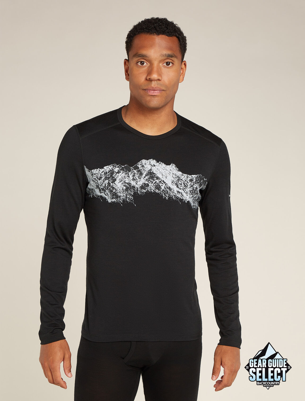 Haut thermique manches longues mérinos 200 Oasis Remarkables Homme Le haut manches longues col rond 200 Oasis Remarkables est une référence parmi les vêtements icebreaker. Composé de notre jersey mérinos ultra-polyvalent, il est idéal pour la superposition lors de vos activités tout au long de l’année. L’illustration originale arbore une sérigraphie des Remarkables enneigées, une chaîne de montagnes située en Nouvelle-Zélande. 