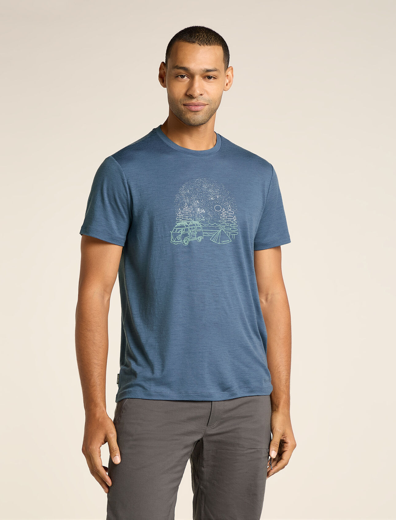 Mens Merino 150 Tech Lite III T-Shirt Van Camp Our most versatile tech tee that provides comfort, breathability and odour-resistance for four seasons worth of adventure, the Tech Lite III Short Sleeve Tee Van Camp features 100% merino for all-natural performance. The original artwork captures the tranquil vibes of a night camping under the stars.