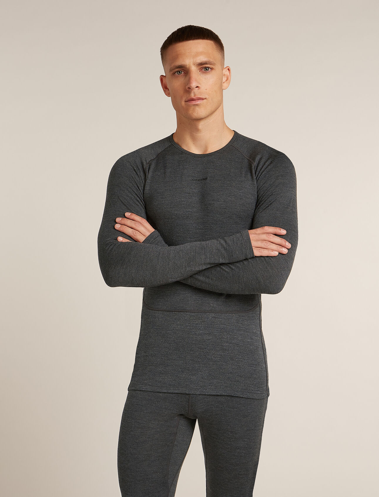 Merino 260 ZoneKnit™ Thermo-Langarmshirt mit Rundhalsausschnitt Herren Das 260 ZoneKnit™ Long Sleeve Crewe, ein schweres Oberteil aus Merinowolle, entwickelt, um die Temperatur bei intensiven Aktivitäten zu regulieren, besteht zu 100 % aus natürlicher Merinowolle. 