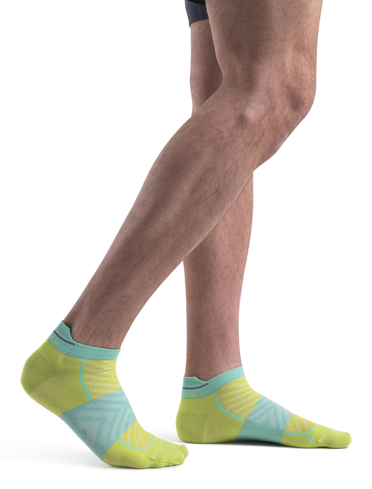 Mens Merino Blend Run+ Ultralight Micro Socks Thin, ultralight running socks made with a technical merino wool blend and no-show height, the Merino Run+ Ultralight Micro is perfect for runs of any length. A reflective stripe on the back helps keep you visible in low-light conditions.