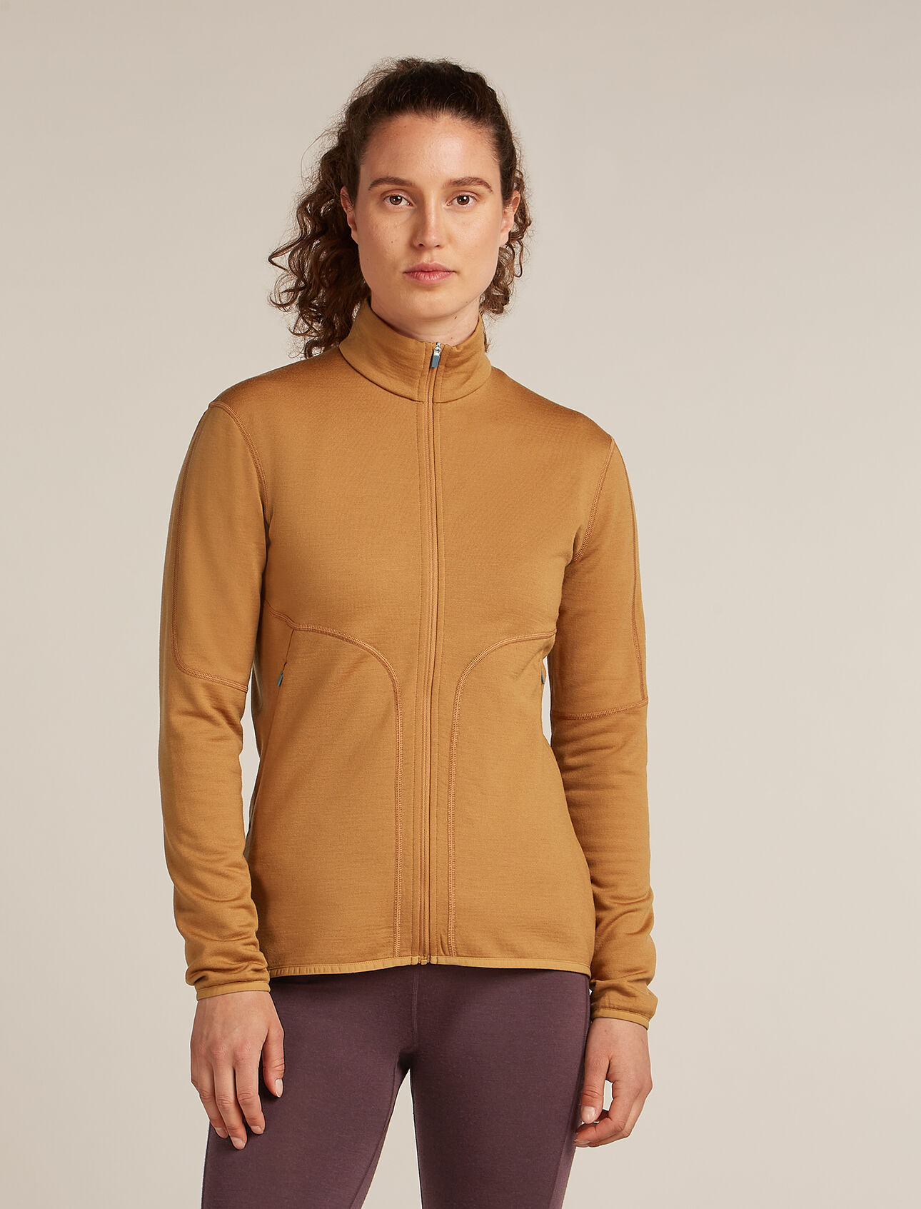 Womens Merino 560 Realfleece™ Elemental Long Sleeve Zip A heavyweight mid layer fleece ideal for cold-weather training, stormy resort skiing or winter alpine climbing, the Merino 560 Realfleece™ Elemental Long Sleeve Zip features 100% pure merino wool to naturally insulate, breathe and regulate your temperature.