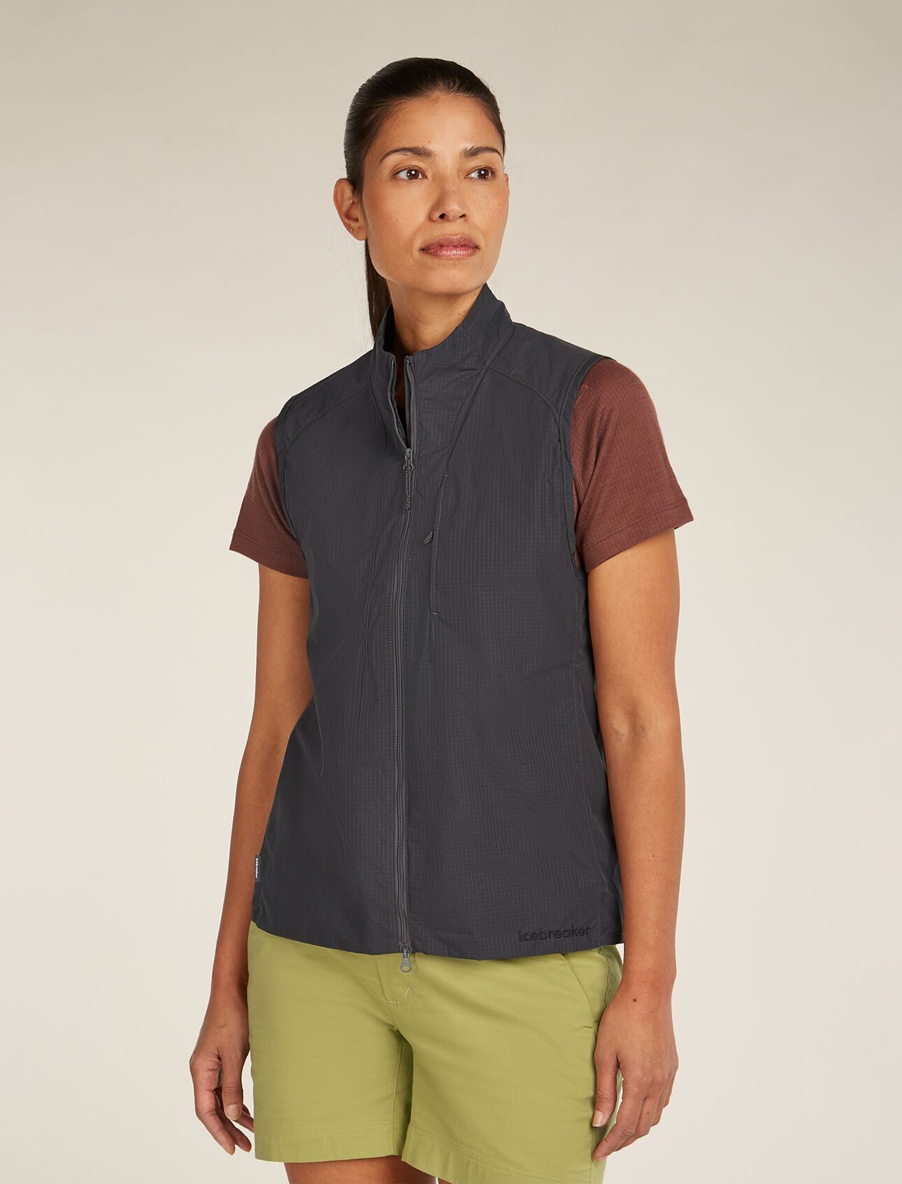Shell+™ Baumwolle Elevation Windbreaker Weste Damen Providing a natural alternative to synthetic technical layers, the Shell+ Cotton Elevation Windbreaker Vest protects against wind and light precipitation thanks to its 100% organically grown cotton shell with a non-PFC DWR finish. 