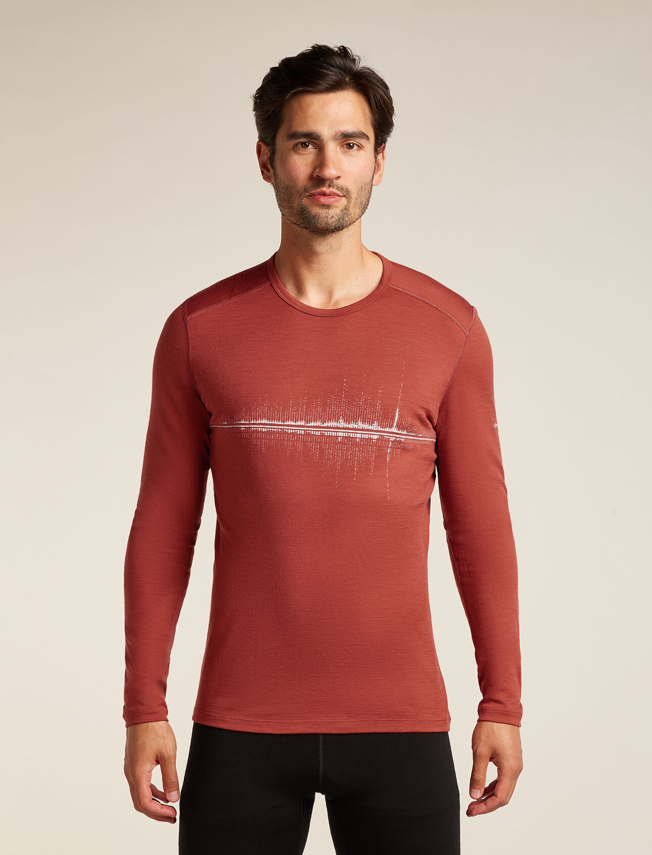 Mens Merino 200 Oasis Long Sleeve Crewe Thermal Top Snow Wave Setting the standard for all others to follow, the 200 Oasis Long Sleeve Crewe Snow Wave is icebreaker's best-selling base layer—a versatile active top for year-round layering and everyday comfort. This top also features a photographic-style print of the snow-capped peaks of New Zealand's Remarkables Range.