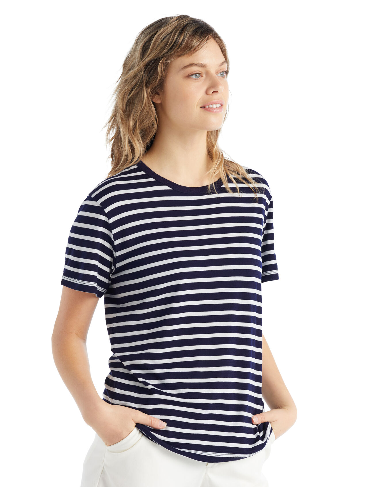 Merino Granary T-Shirt Stripe Damen Ein klassisches T-Shirt mit legerer Passform, das Komfort mit Stil verbindet, das Granary T-Shirt Stripe ist dank 100% Merinowolle weich und atmungsaktiv. 