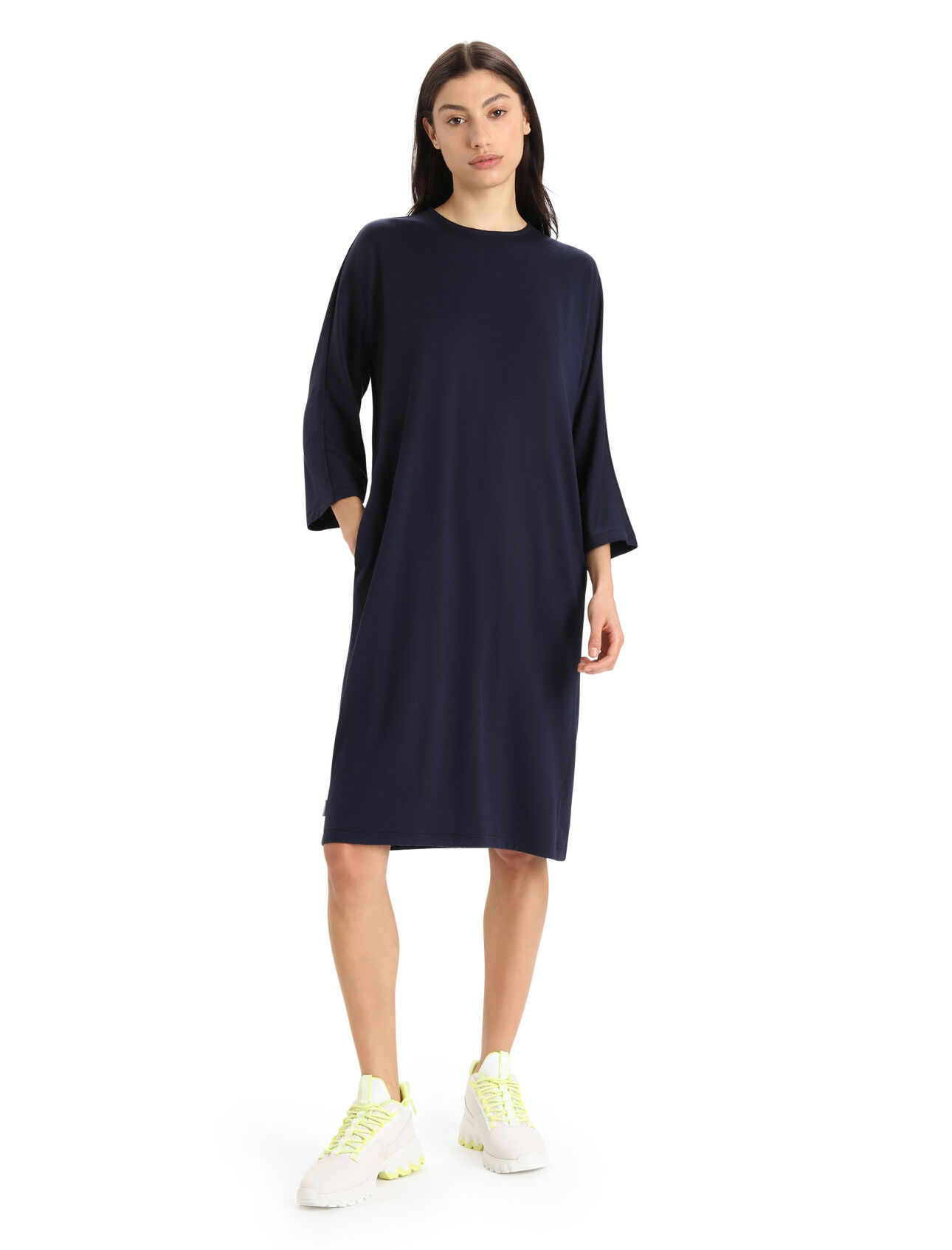 Merino Oasis Langarmkleid Damen Ein schlichtes und schmeichelndes Jerseykleid aus 100% Merinowolle, das Oasis Langarmkleid hat eine legere Passform und begleitet dich überall hin mit Stil und Komfort. 