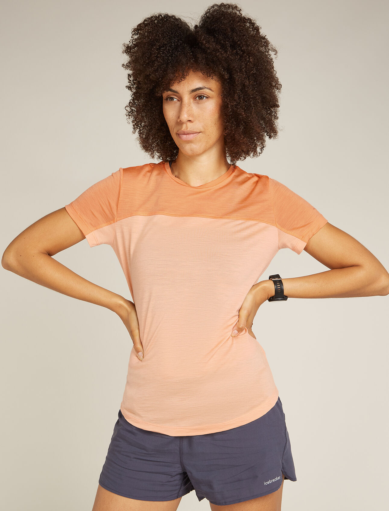 Womens Merino Blend 125 Cool-Lite™ Sphere Short Sleeve T-Shirt Colour Block Soft, comfortable and versatile for a wide variety of active pursuits, the Merino 125 Cool-Lite™ Sphere III Short Sleeve Tee Colour Block features our lightweight Cool-Lite™ merino jersey. The two-tone colour blocking provides a more active look and feel.