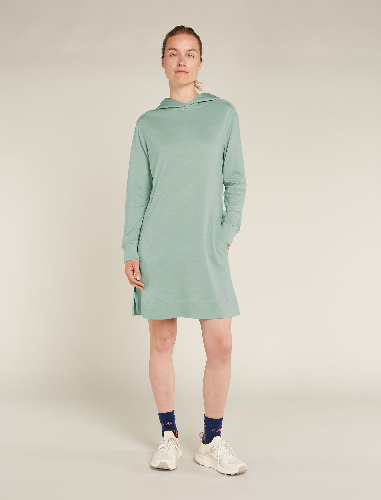 Womens Merino Blend 200 Crush Long Sleeve Dress The ultimate in down-time comfort, the Merino Blend 200 Crush Dress is a cozy hoodie-style dress featuring our luxuriously soft Eucaform fabric—a blend of natural merino wool and TENCEL® terry fabric.